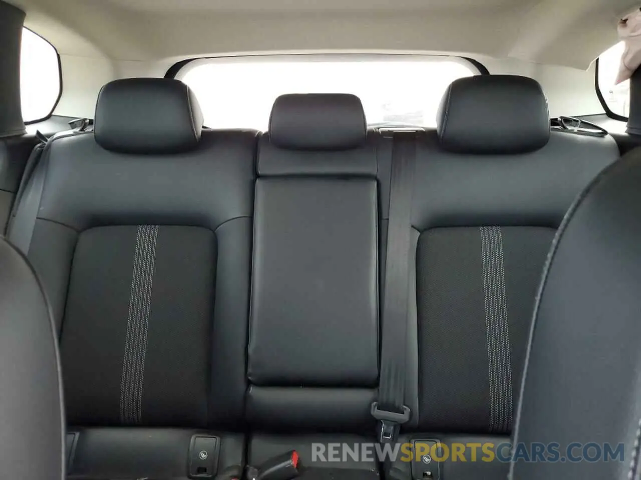 10 Photograph of a damaged car 7MMVABCM1PN105009 MAZDA CX-50 PREF 2023