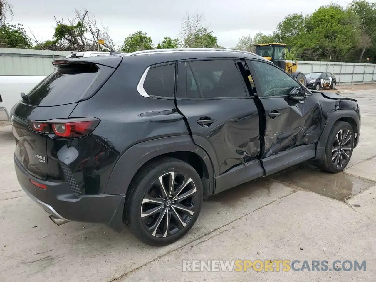 3 Photograph of a damaged car 7MMVABEY1PN118732 MAZDA CX-50 PREM 2023