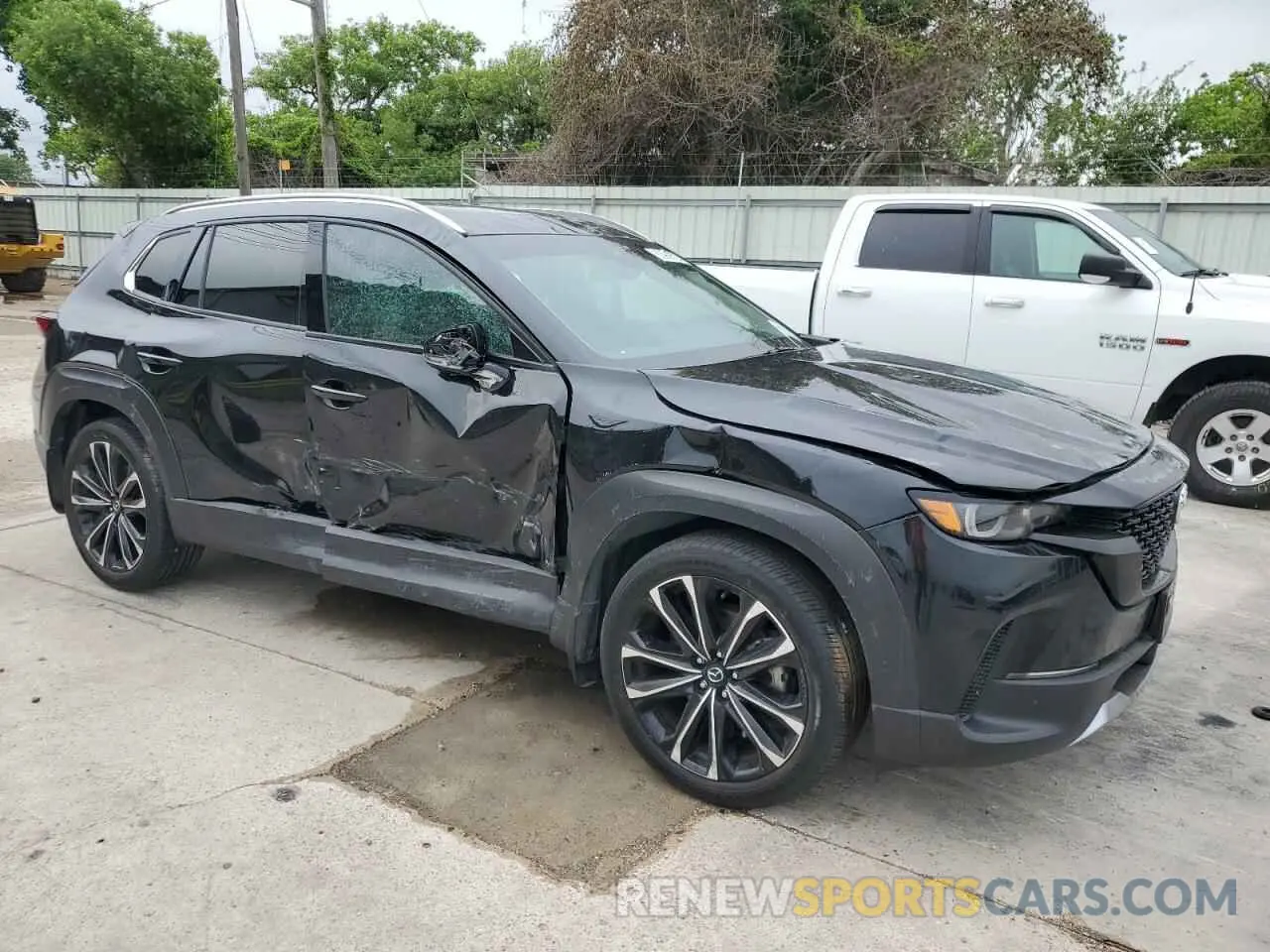 4 Photograph of a damaged car 7MMVABEY1PN118732 MAZDA CX-50 PREM 2023