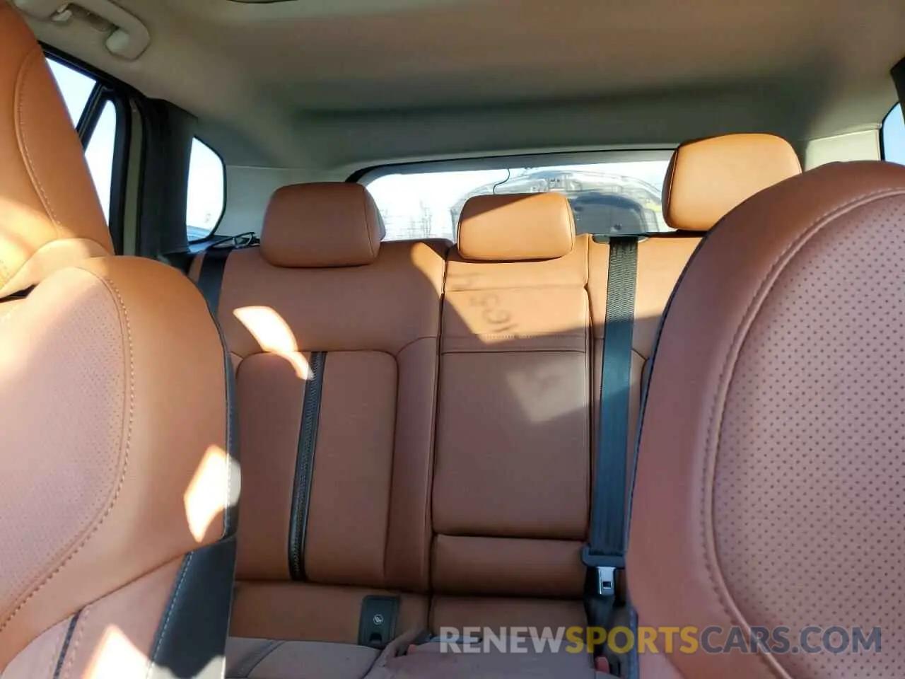 10 Photograph of a damaged car 7MMVABEY2RN204747 MAZDA CX-50 PREM 2024