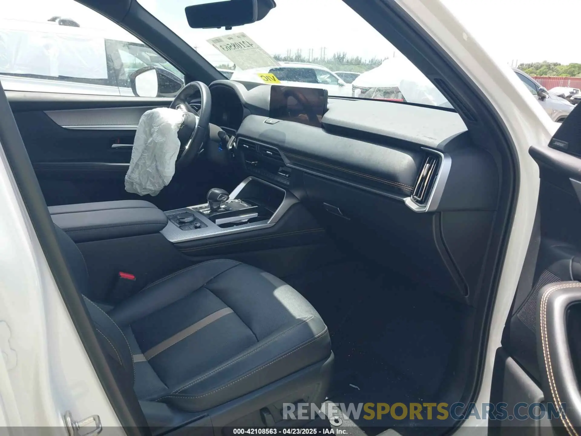 5 Photograph of a damaged car JM3KJEHASS1103427 MAZDA CX-70 PHEV 2025