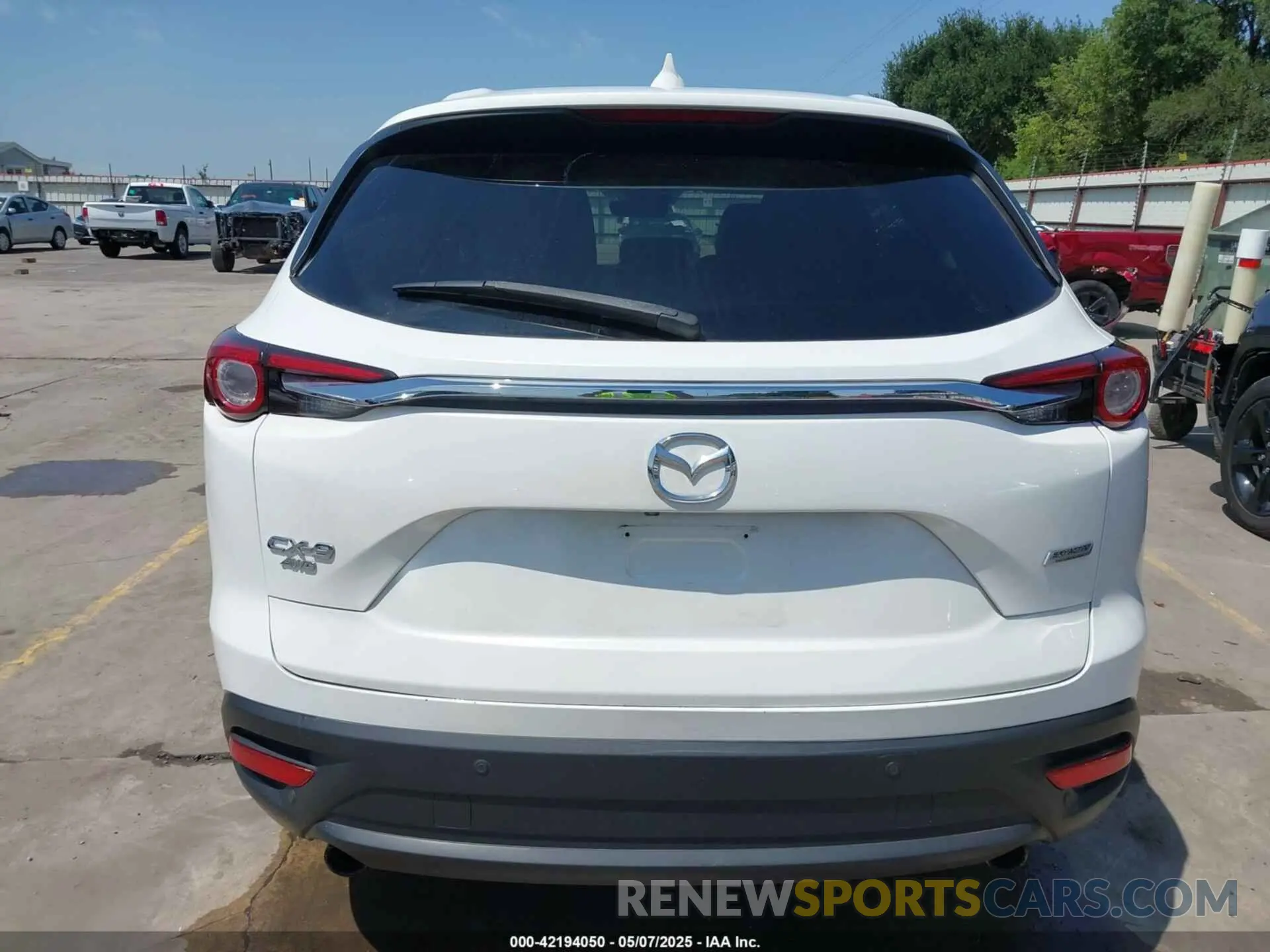 17 Photograph of a damaged car JM3TCBCY2K0300702 MAZDA CX-9 2019