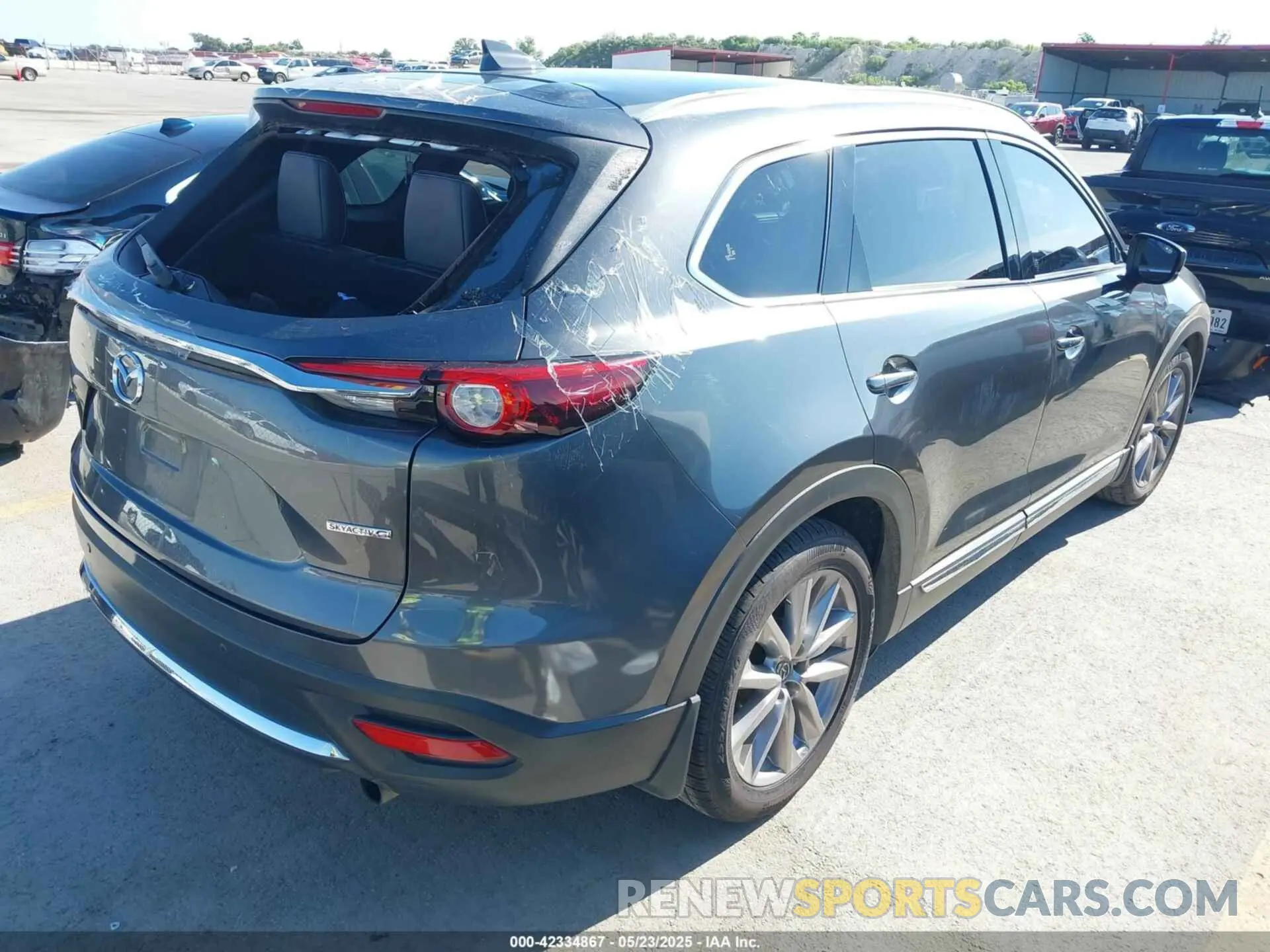 4 Photograph of a damaged car JM3TCADY1L0417651 MAZDA CX-9 2020