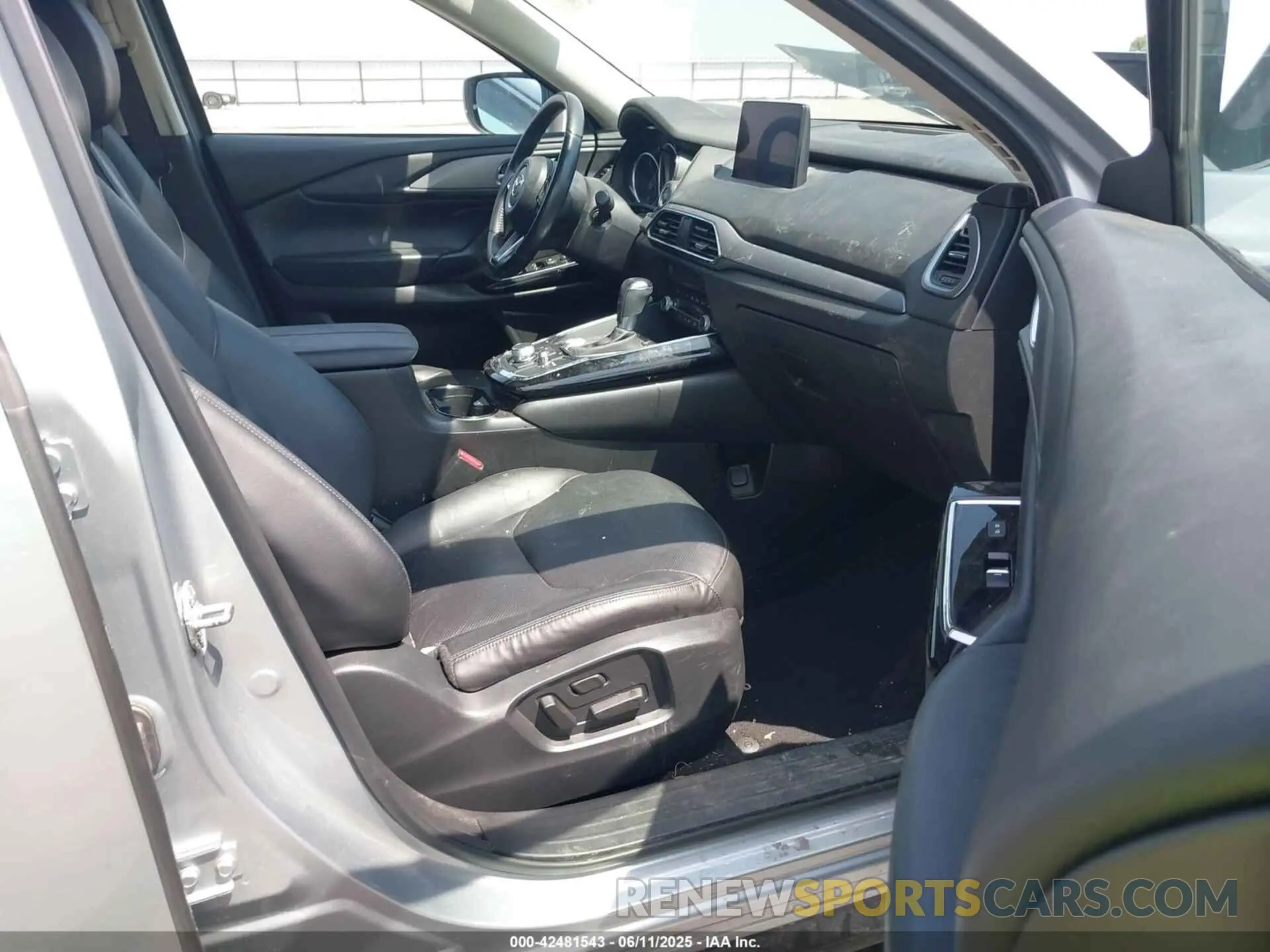 5 Photograph of a damaged car JM3TCBCY2L0415513 MAZDA CX-9 2020