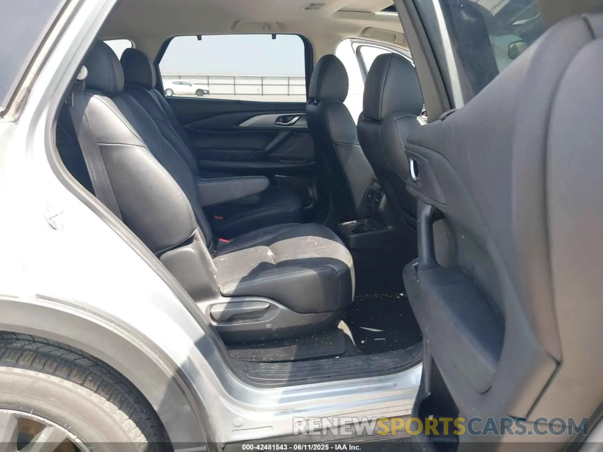 8 Photograph of a damaged car JM3TCBCY2L0415513 MAZDA CX-9 2020