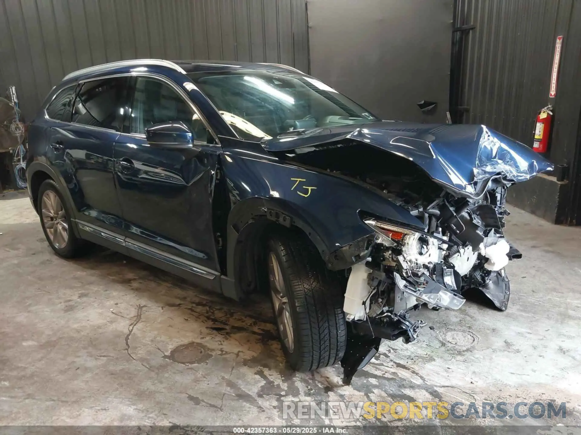 1 Photograph of a damaged car JM3TCBDY4L0403376 MAZDA CX-9 2020