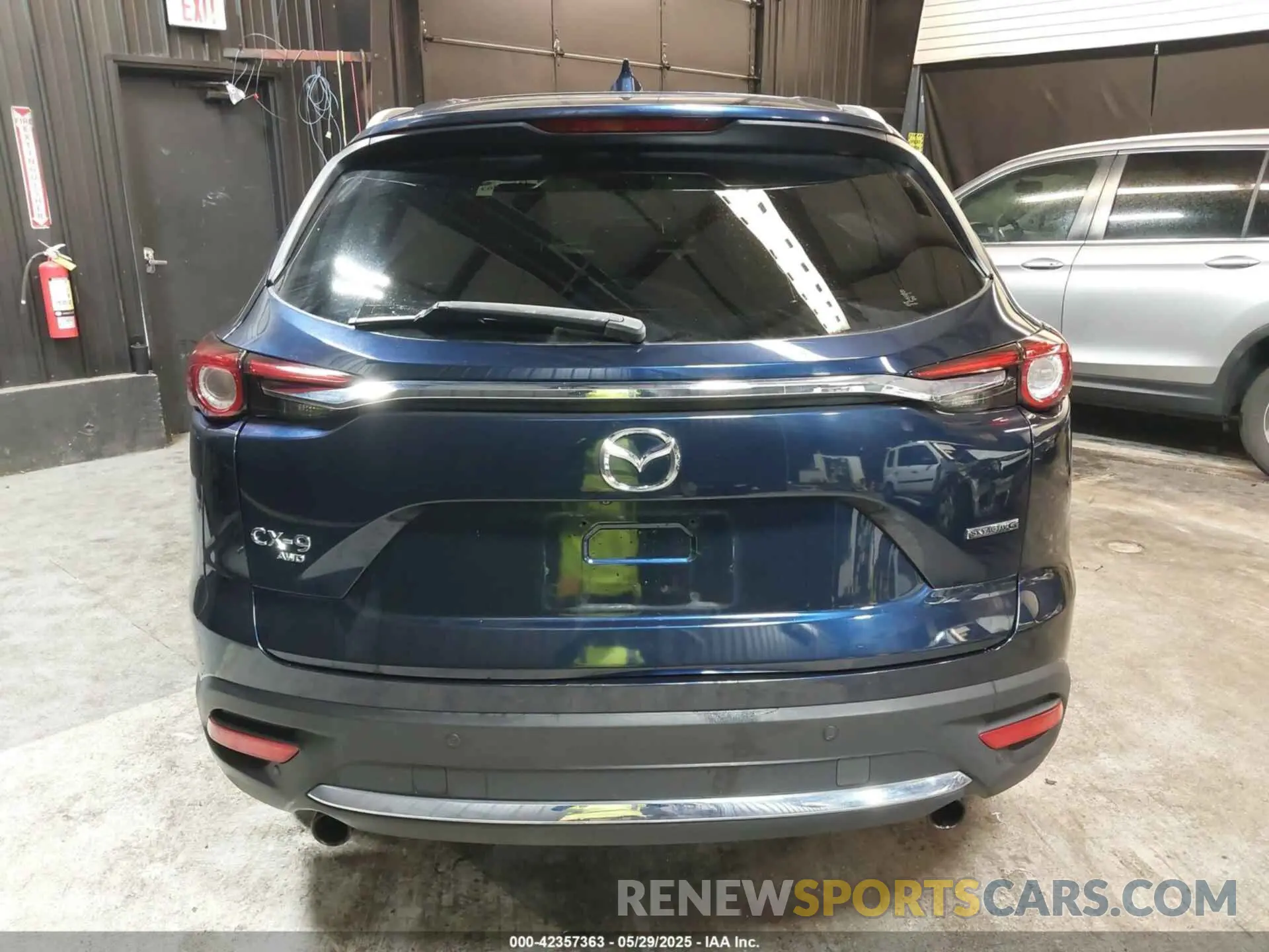 16 Photograph of a damaged car JM3TCBDY4L0403376 MAZDA CX-9 2020