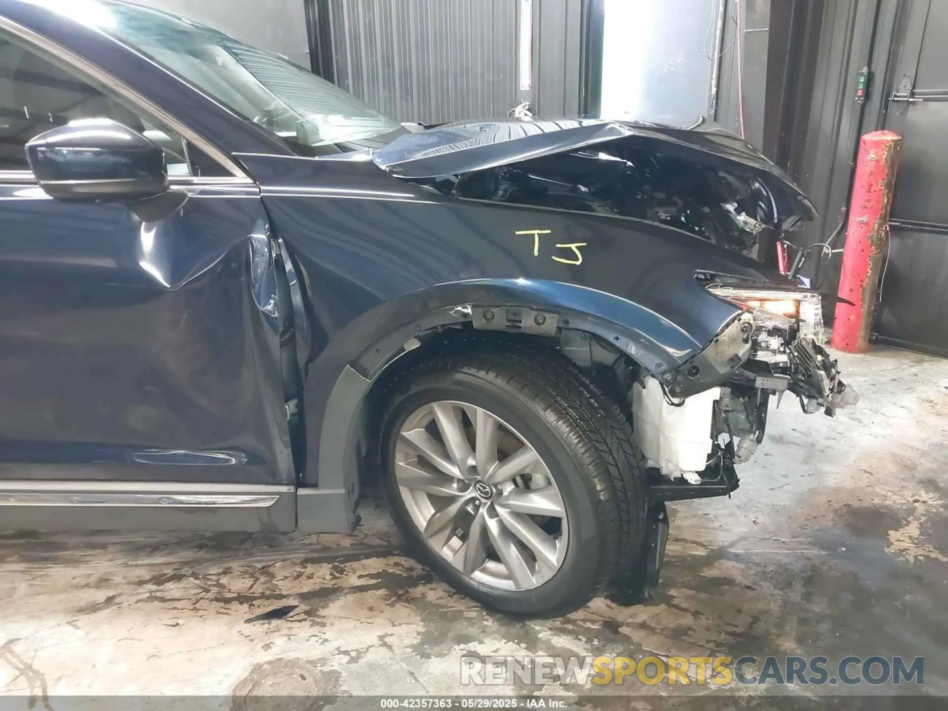 19 Photograph of a damaged car JM3TCBDY4L0403376 MAZDA CX-9 2020
