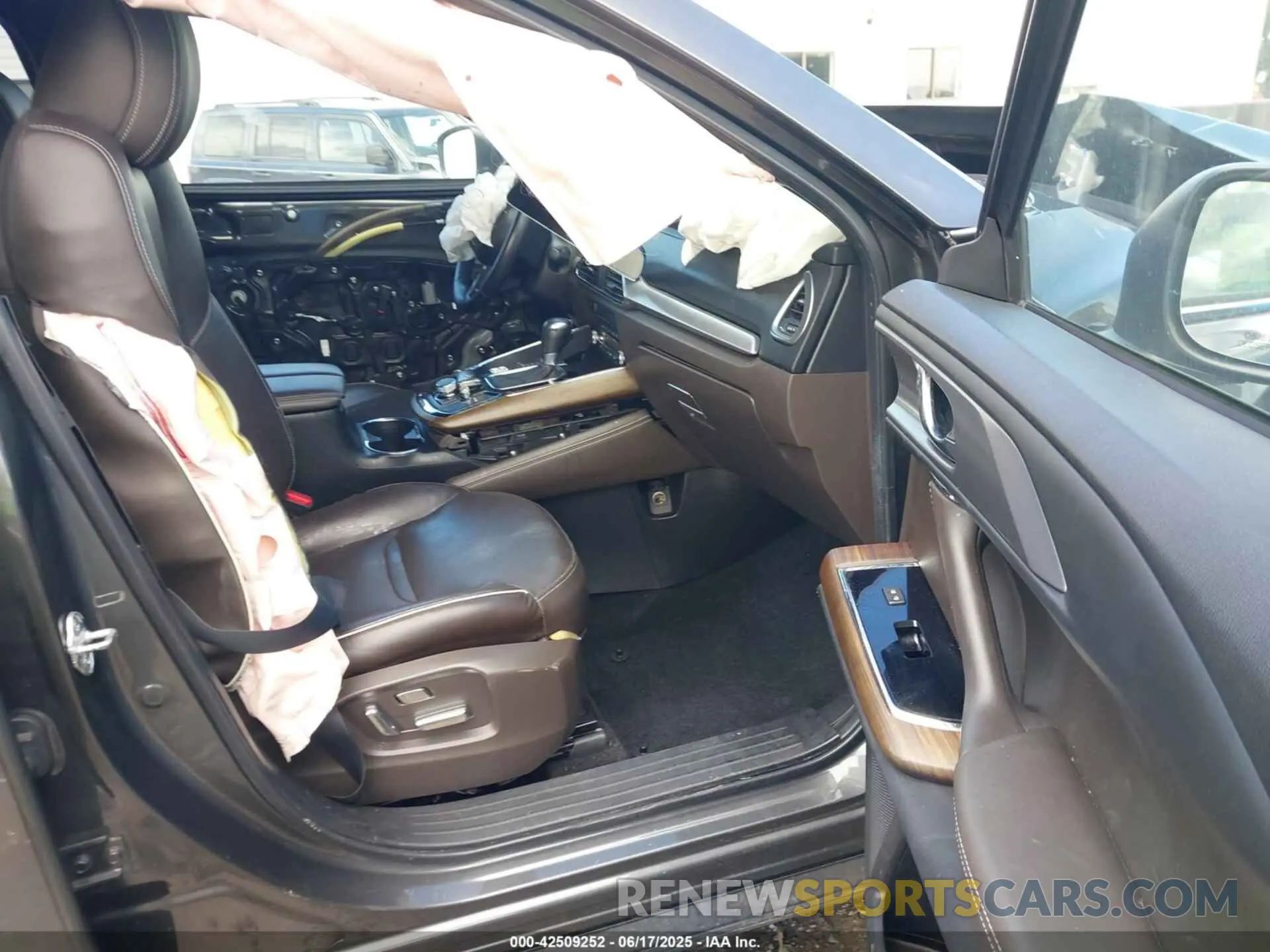 5 Photograph of a damaged car JM3TCBEY4L0401674 MAZDA CX-9 2020