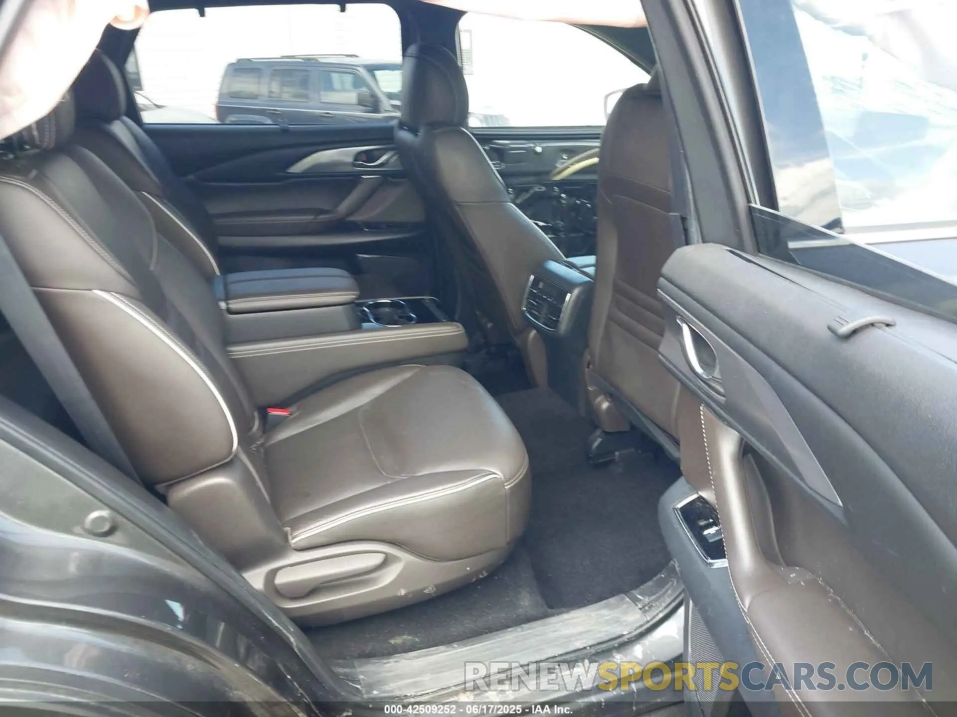 8 Photograph of a damaged car JM3TCBEY4L0401674 MAZDA CX-9 2020