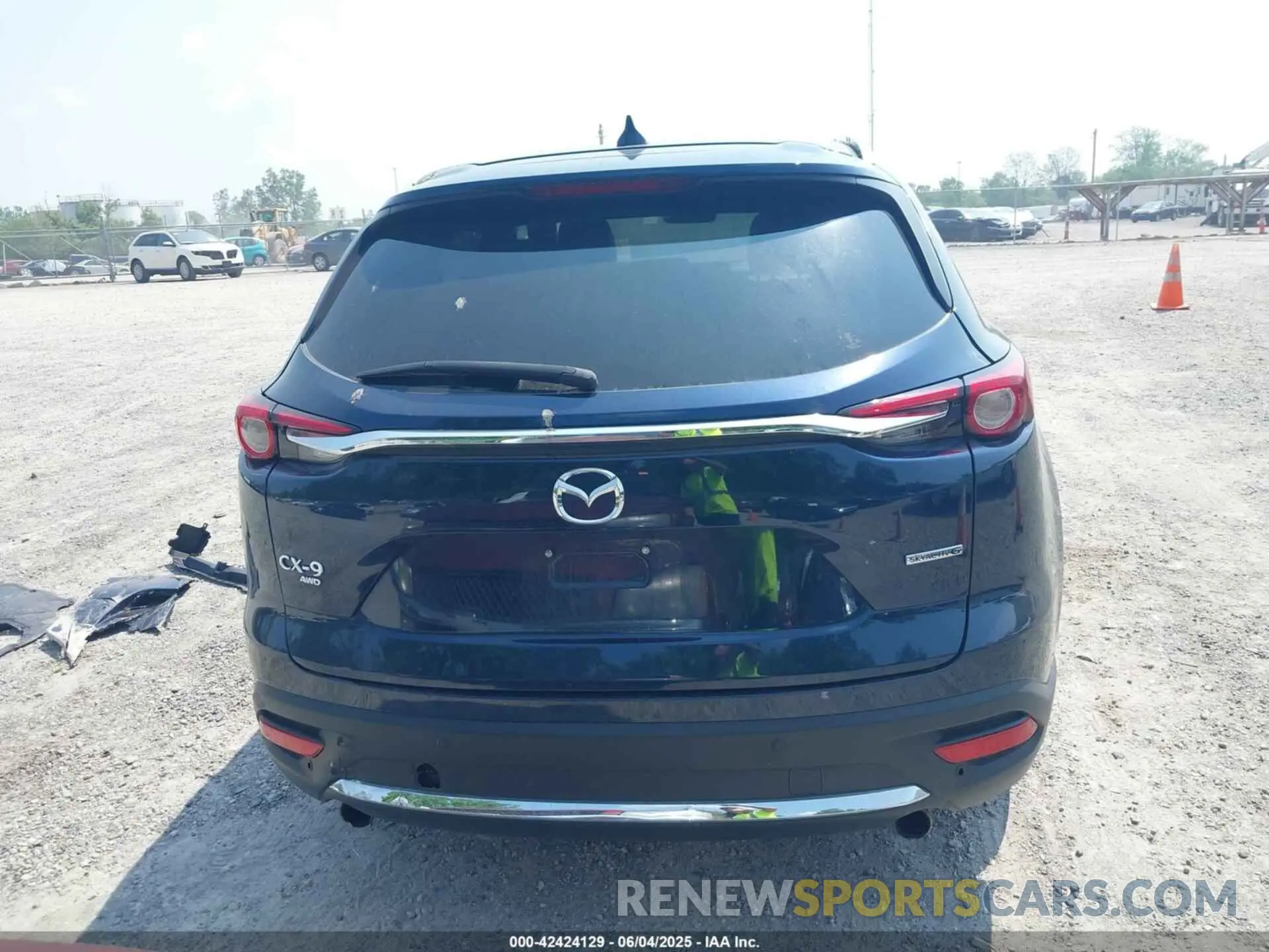 17 Photograph of a damaged car JM3TCBDY7M0536005 MAZDA CX-9 2021