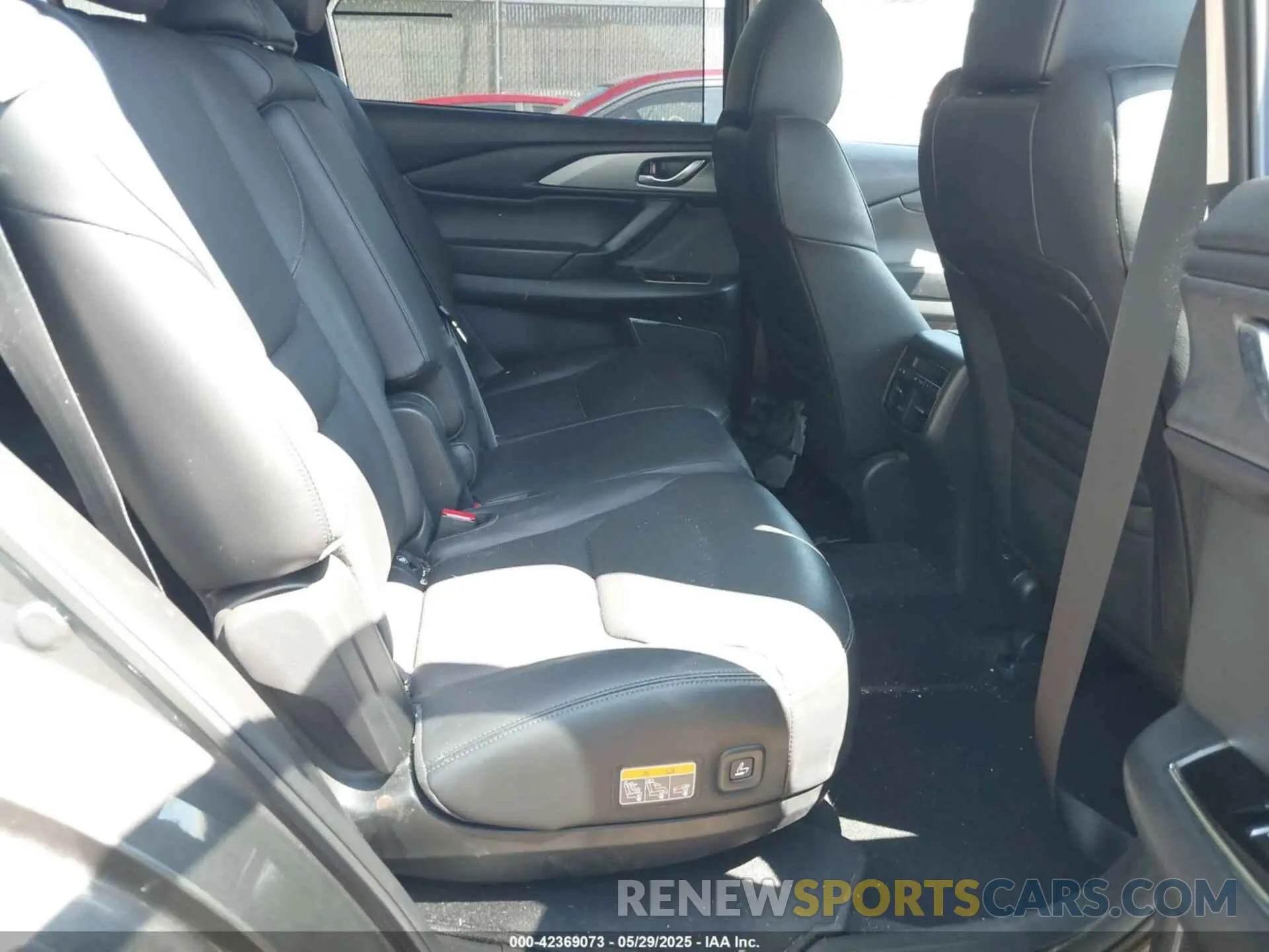 8 Photograph of a damaged car JM3TCBAY2N0611876 MAZDA CX-9 2022