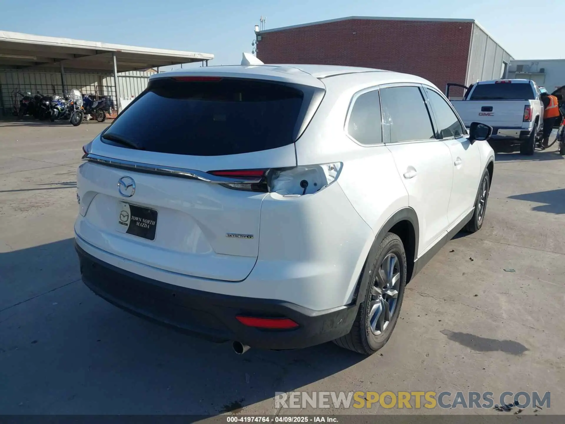 4 Photograph of a damaged car JM3TCBCY5N0627700 MAZDA CX-9 2022