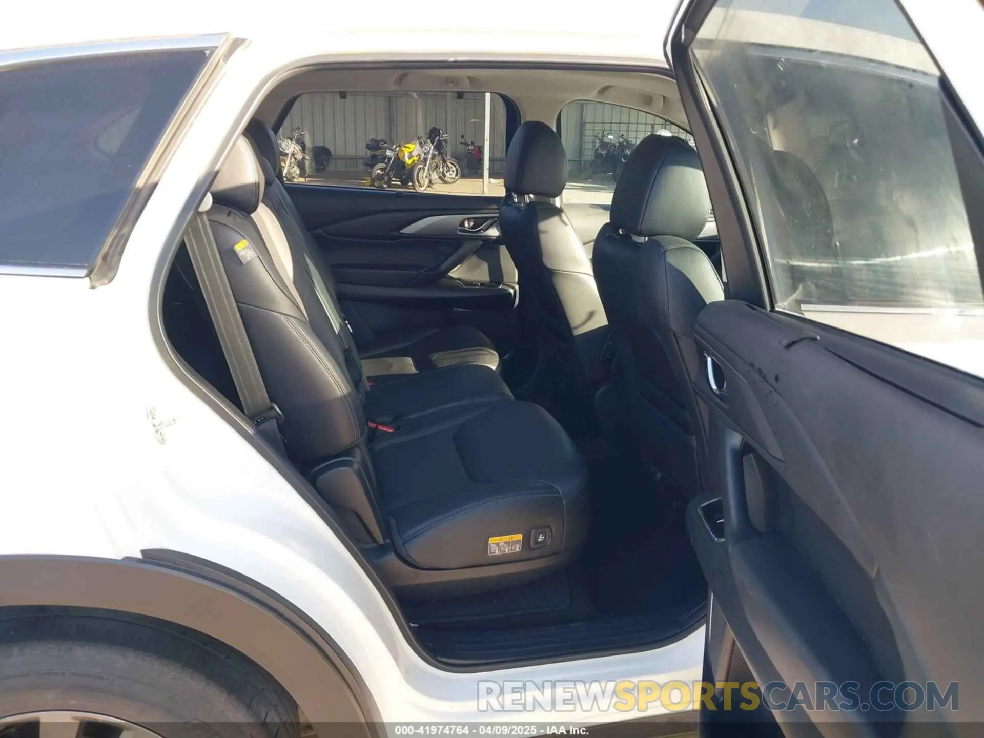 8 Photograph of a damaged car JM3TCBCY5N0627700 MAZDA CX-9 2022