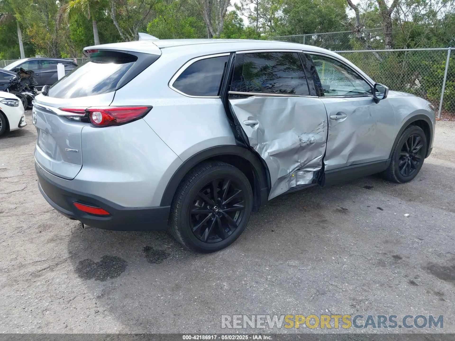 4 Photograph of a damaged car JM3TCBAY7P0652913 MAZDA CX-9 2023