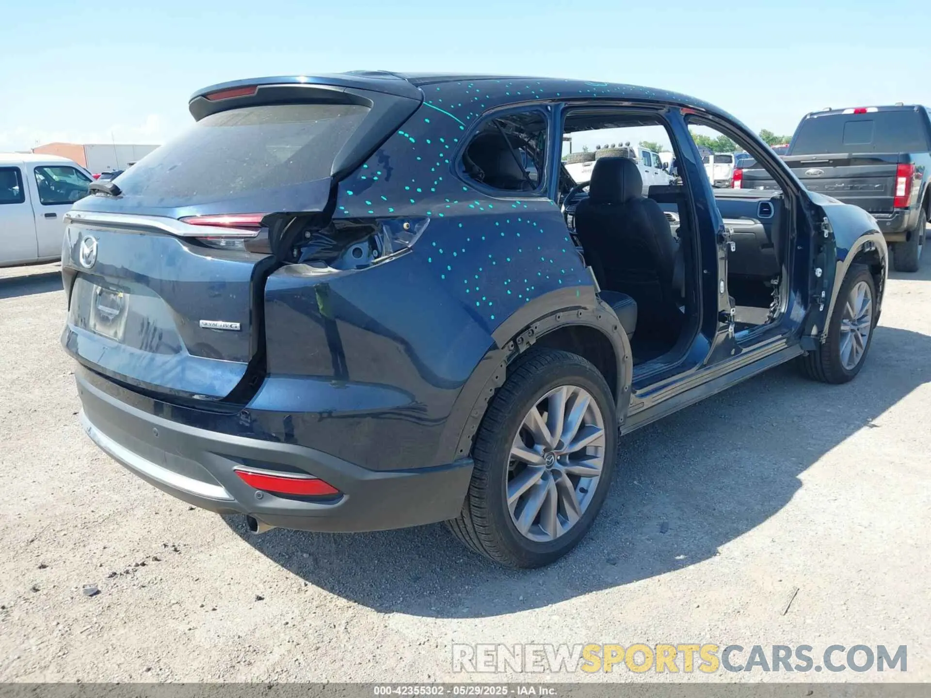 4 Photograph of a damaged car JM3TCBDY0P0634703 MAZDA CX-9 2023
