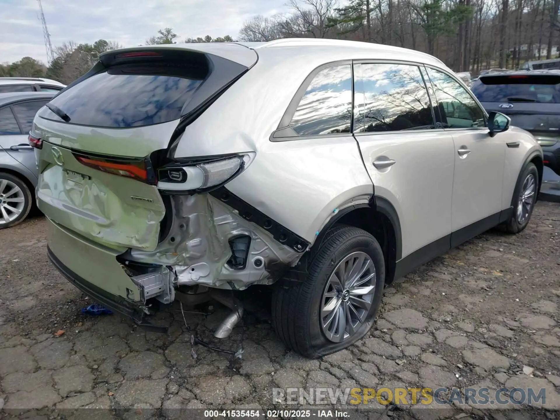 4 Photograph of a damaged car JM3KKBHD2R1149210 MAZDA CX-90 2024