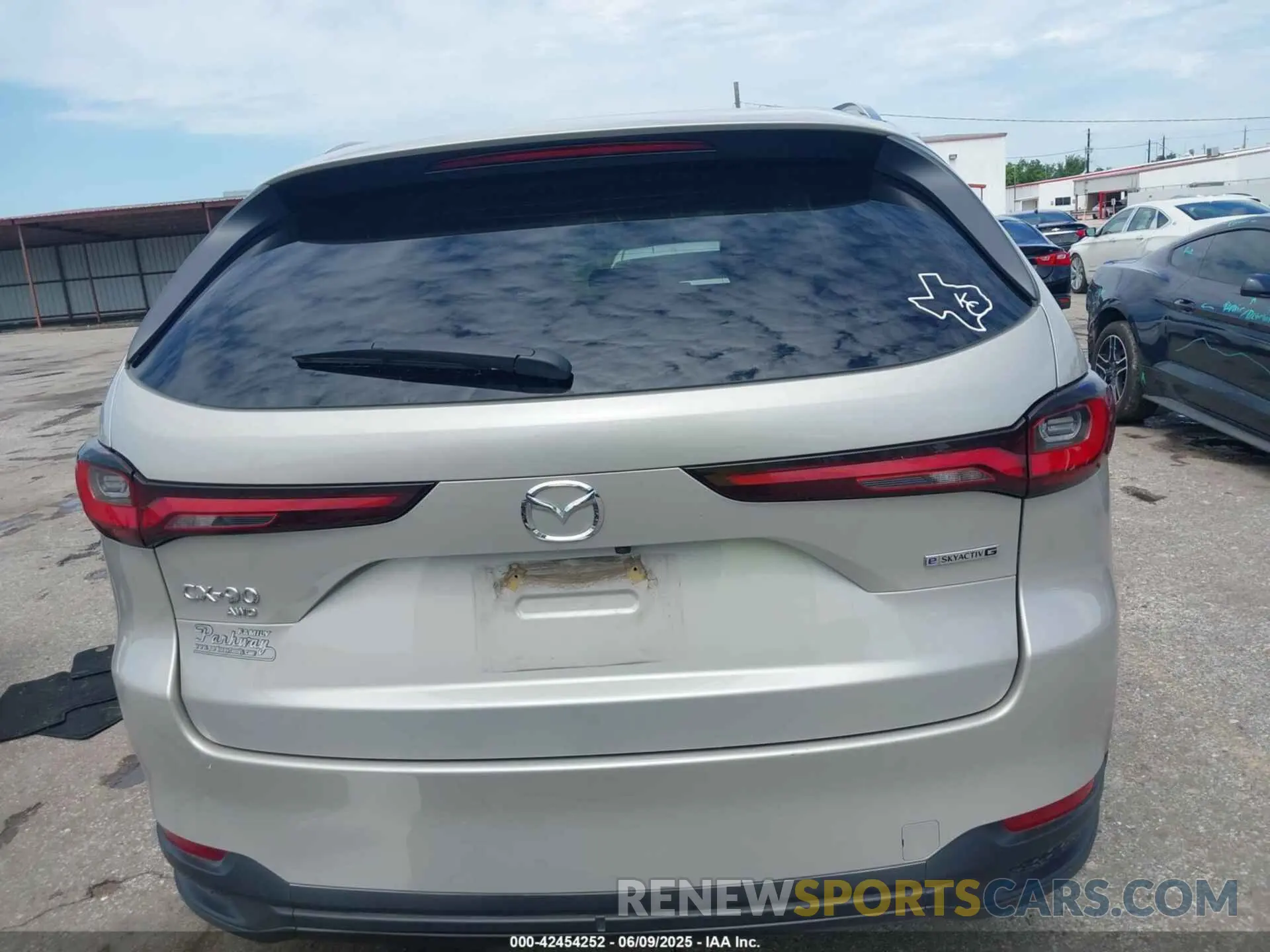 17 Photograph of a damaged car JM3KKBHD8R1147610 MAZDA CX-90 2024