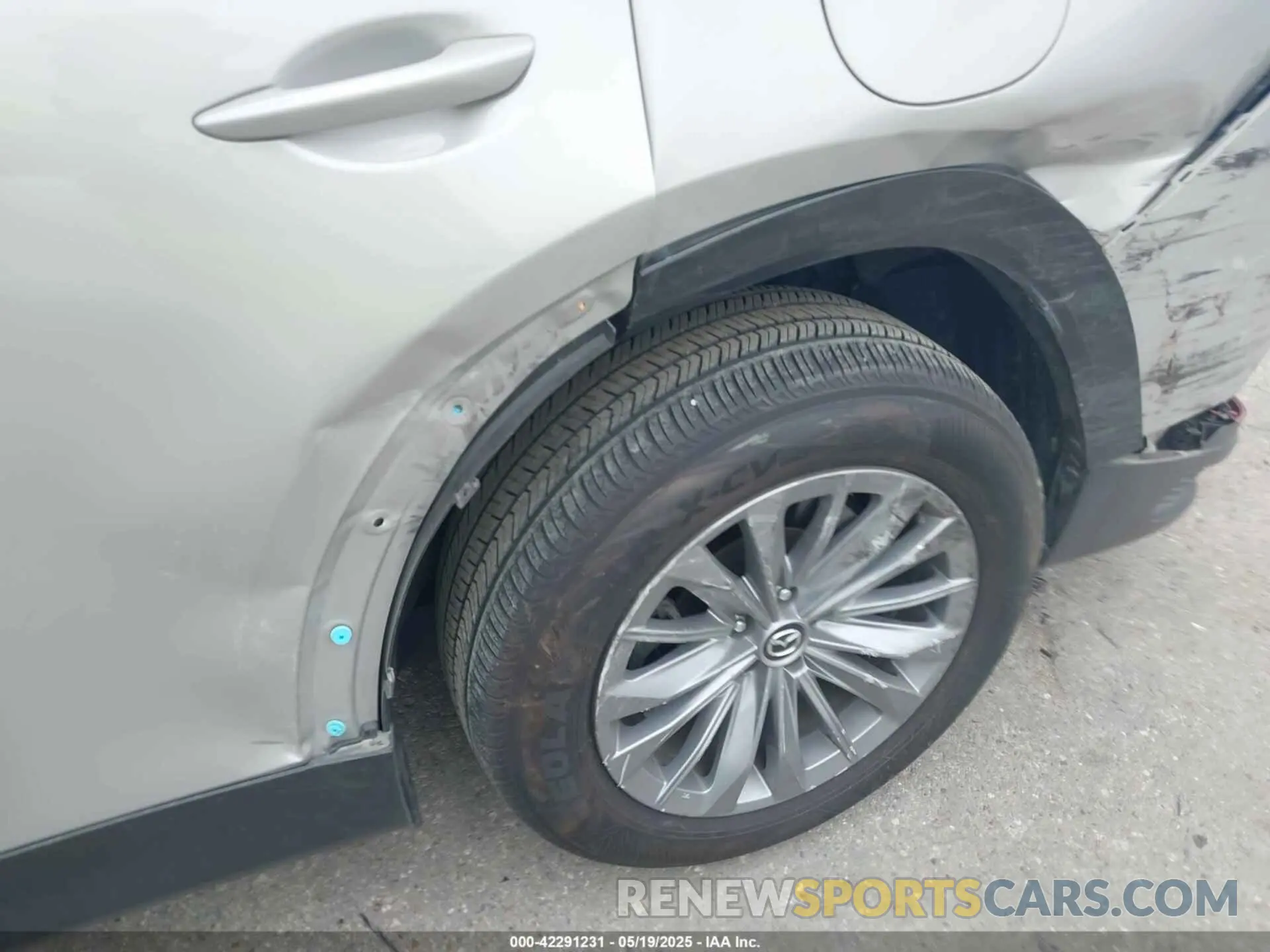 6 Photograph of a damaged car JM3KKBHD9R1114373 MAZDA CX-90 2024