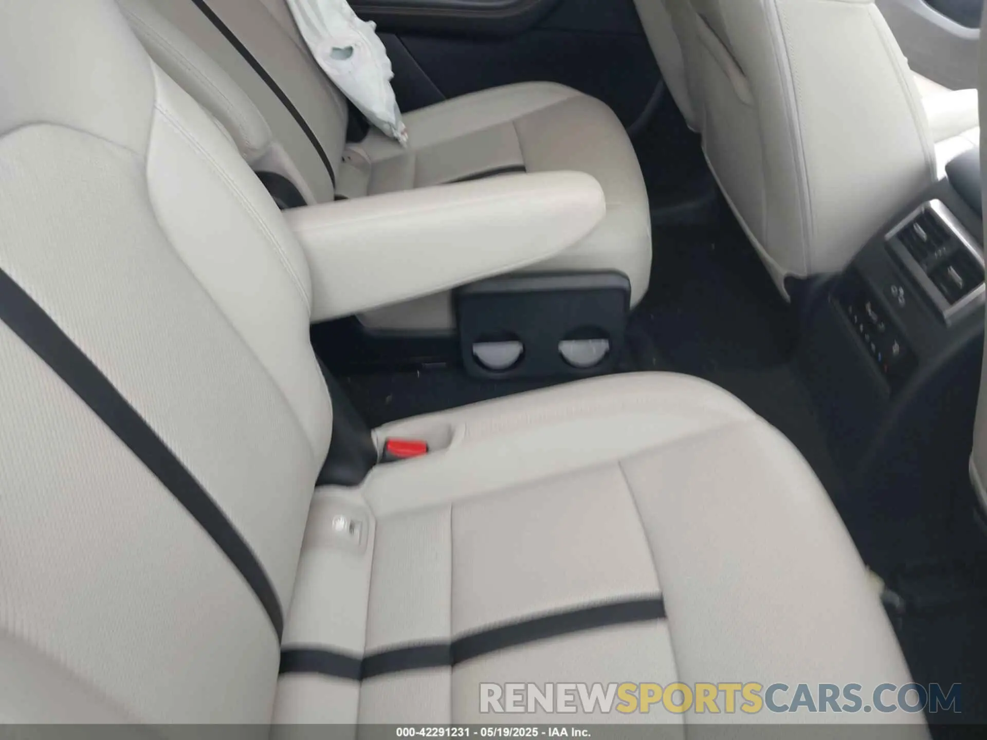 8 Photograph of a damaged car JM3KKBHD9R1114373 MAZDA CX-90 2024