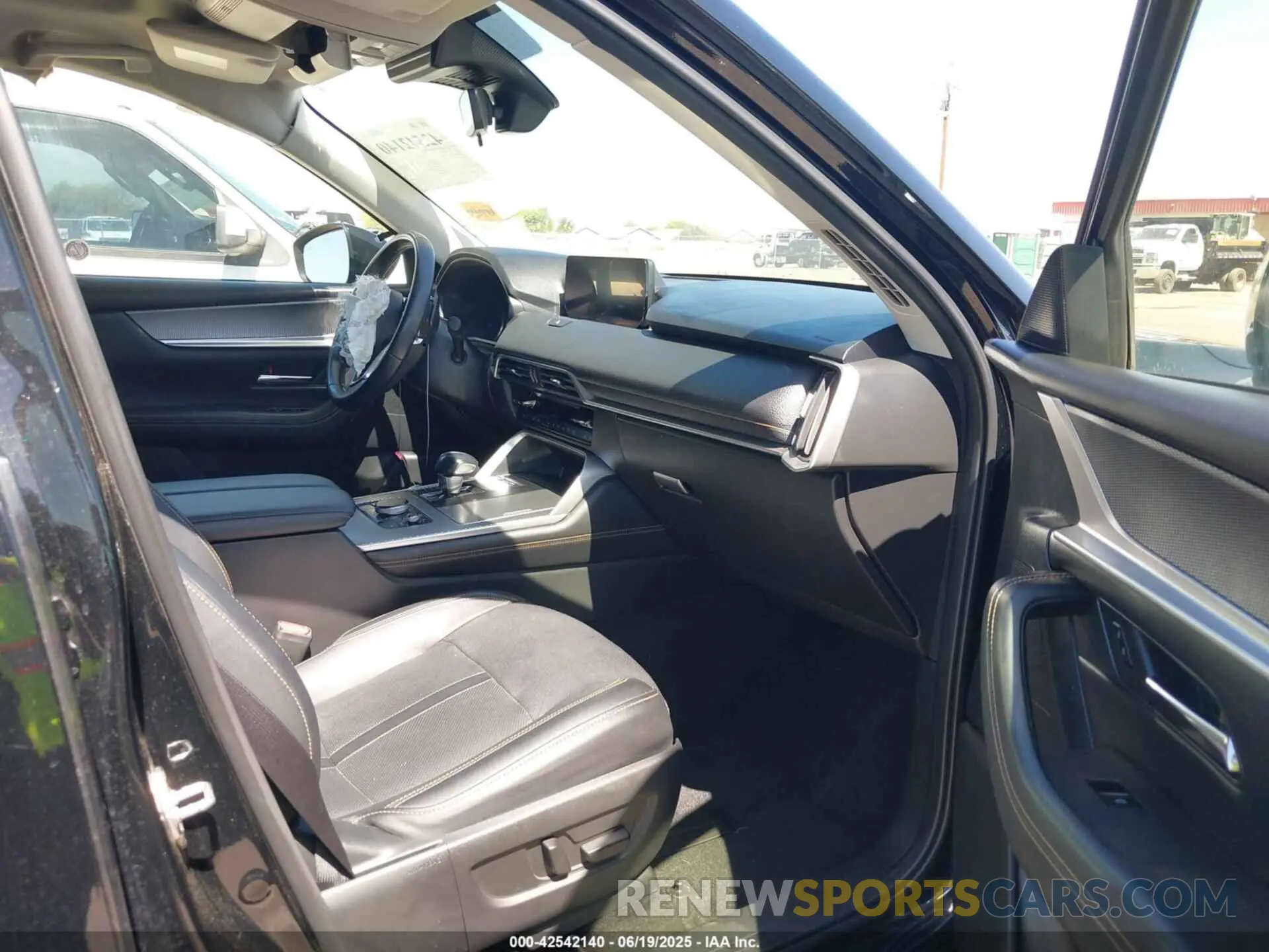 5 Photograph of a damaged car JM3KKCHD1R1118780 MAZDA CX-90 2024