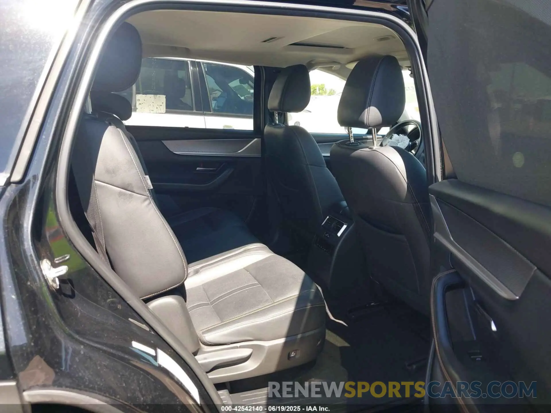 8 Photograph of a damaged car JM3KKCHD1R1118780 MAZDA CX-90 2024