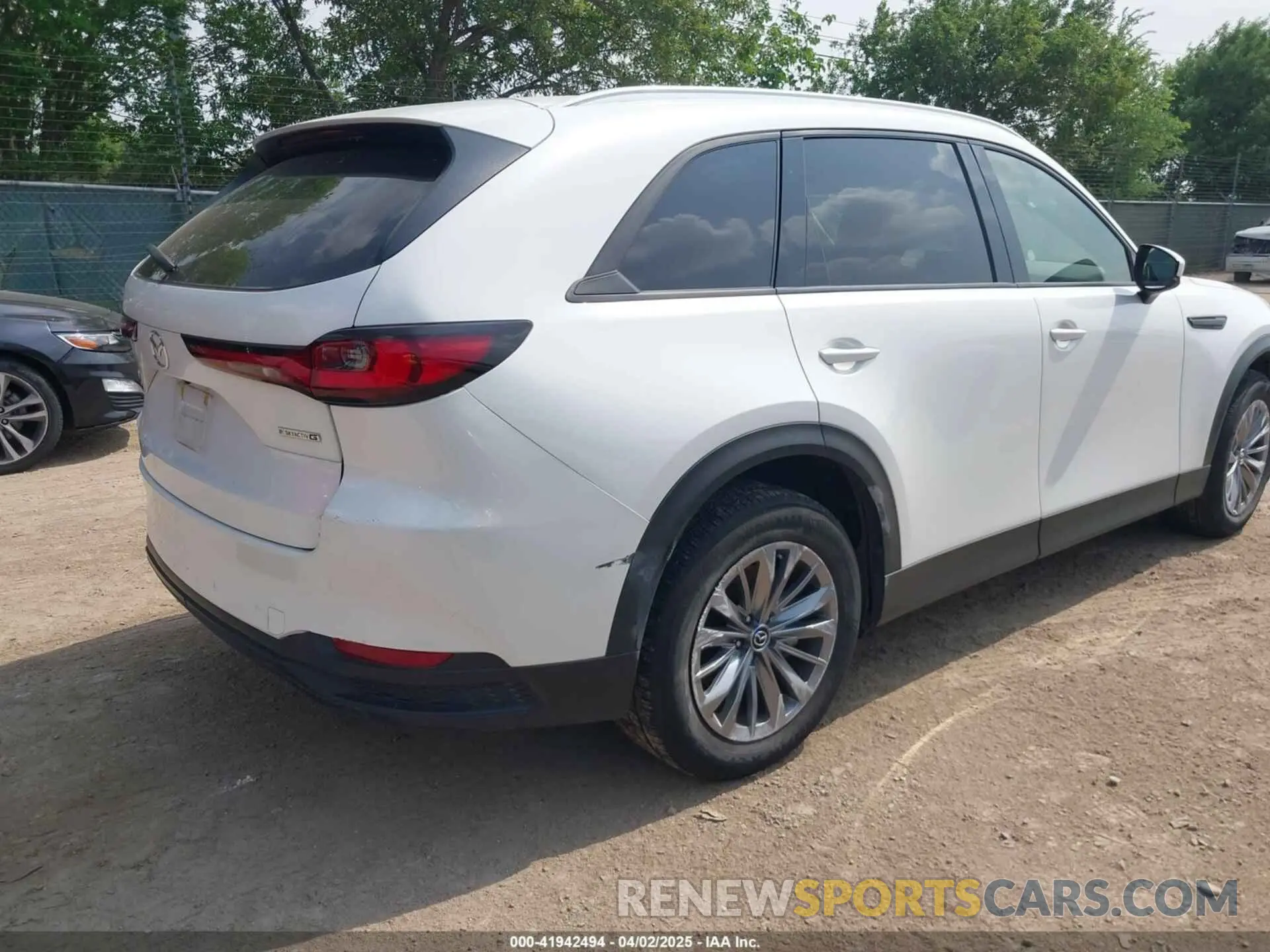 4 Photograph of a damaged car JM3KKCHD4R1149800 MAZDA CX-90 2024