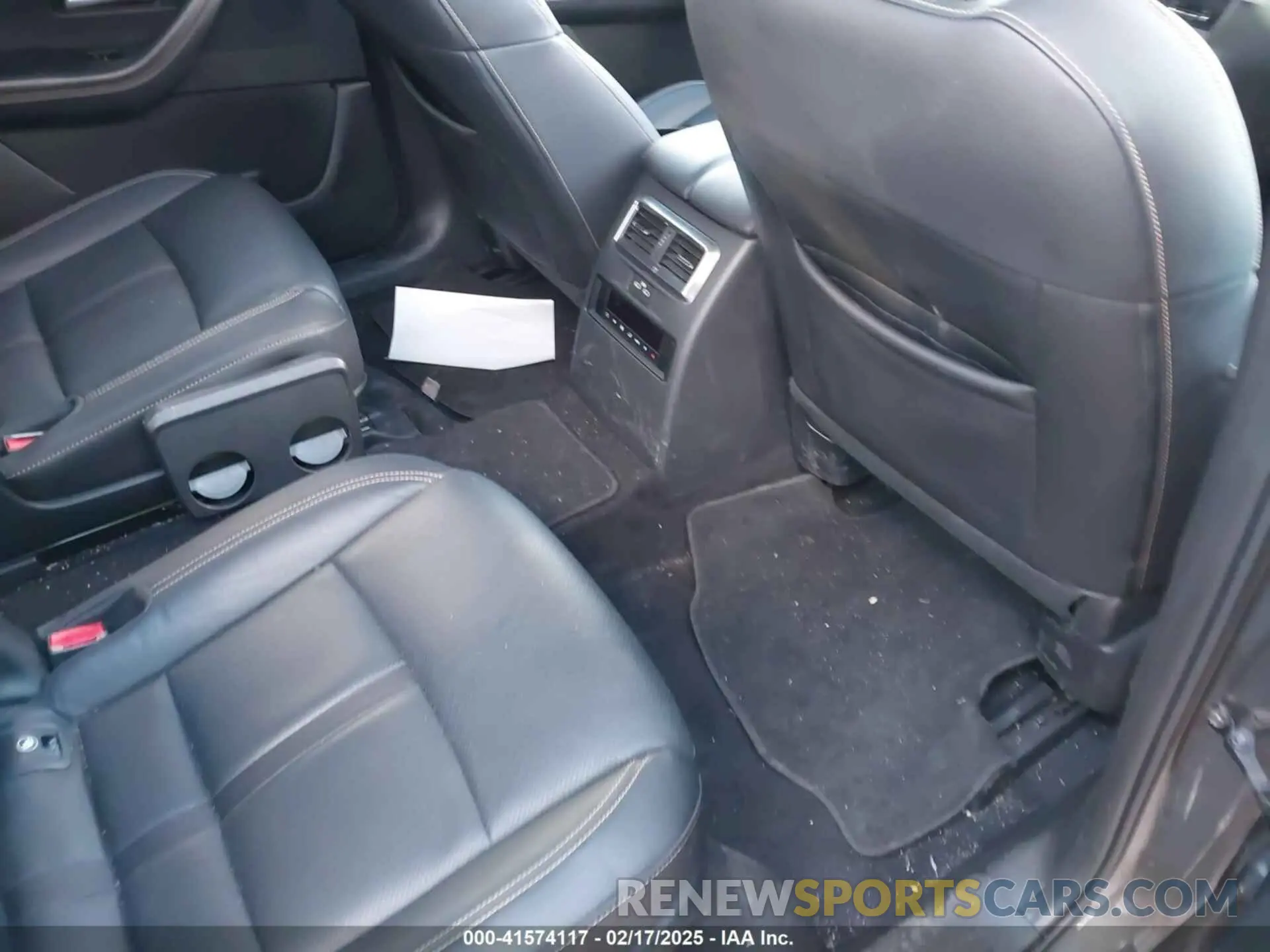 8 Photograph of a damaged car JM3KKDHD0R1137651 MAZDA CX-90 2024