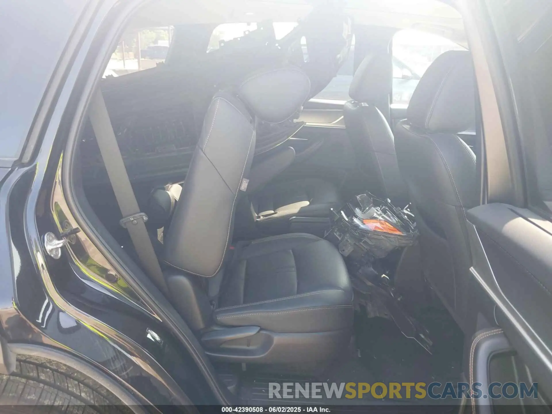 8 Photograph of a damaged car JM3KKDHD2R1162678 MAZDA CX-90 2024