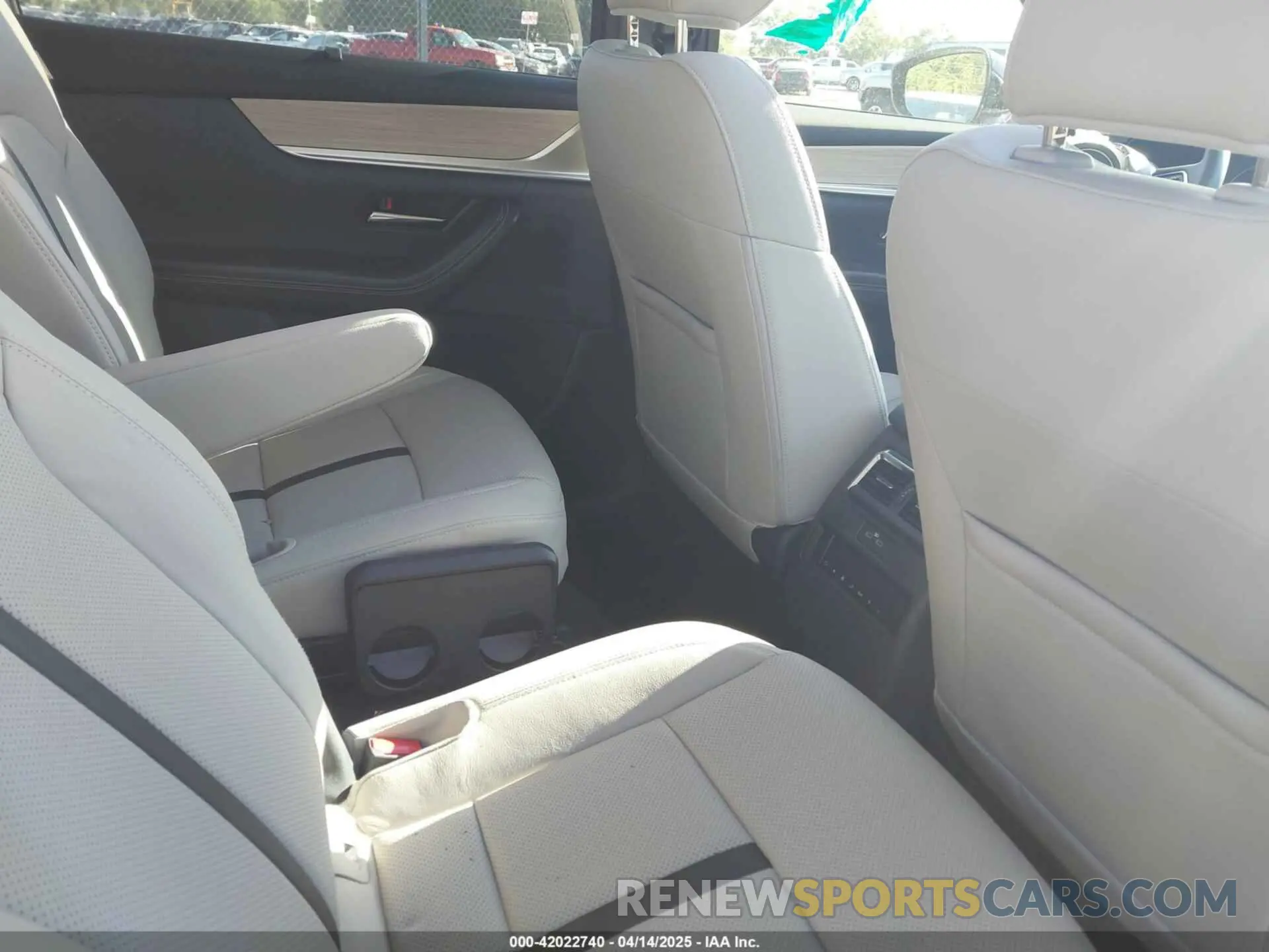 8 Photograph of a damaged car JM3KKBHD3S1217326 MAZDA CX-90 2025