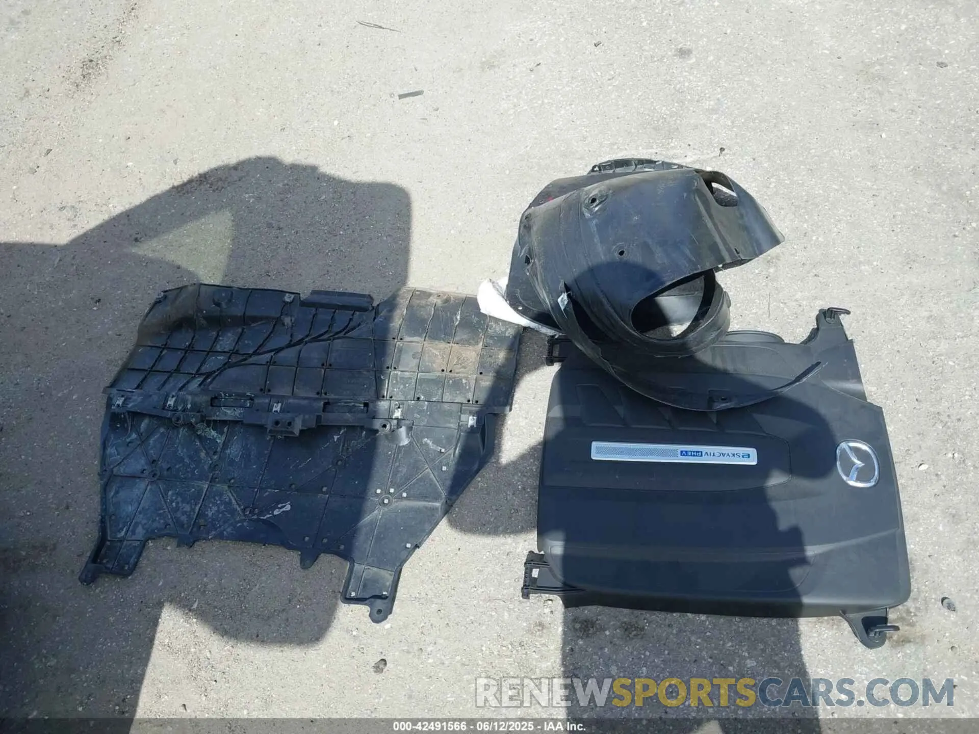 12 Photograph of a damaged car JM3KKBHA7R1131940 MAZDA CX-90 PHEV 2024