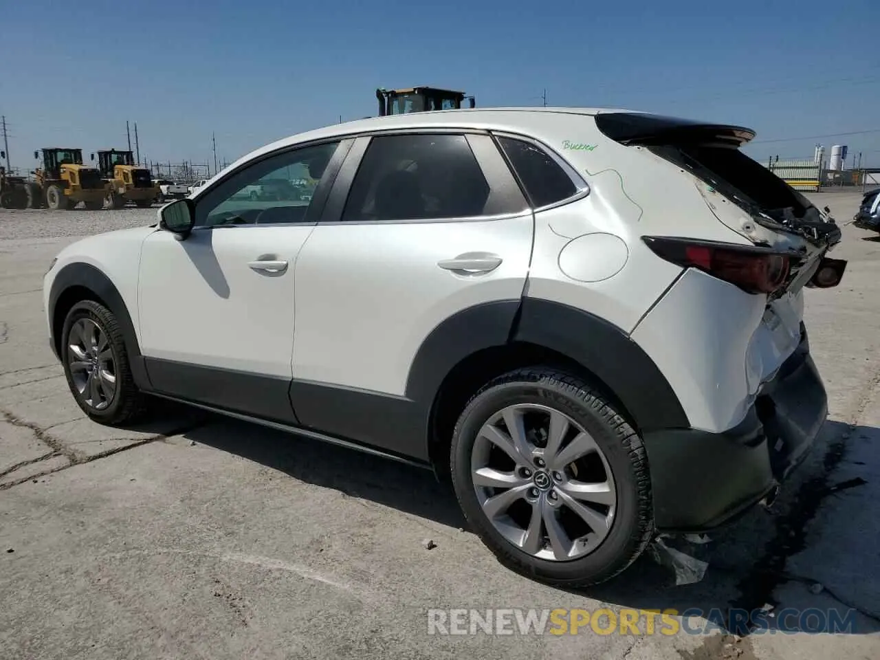 2 Photograph of a damaged car 3MVDMACL5LM120667 MAZDA CX30 2020