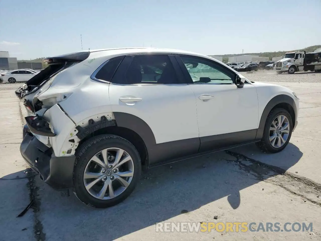 3 Photograph of a damaged car 3MVDMACL5LM120667 MAZDA CX30 2020
