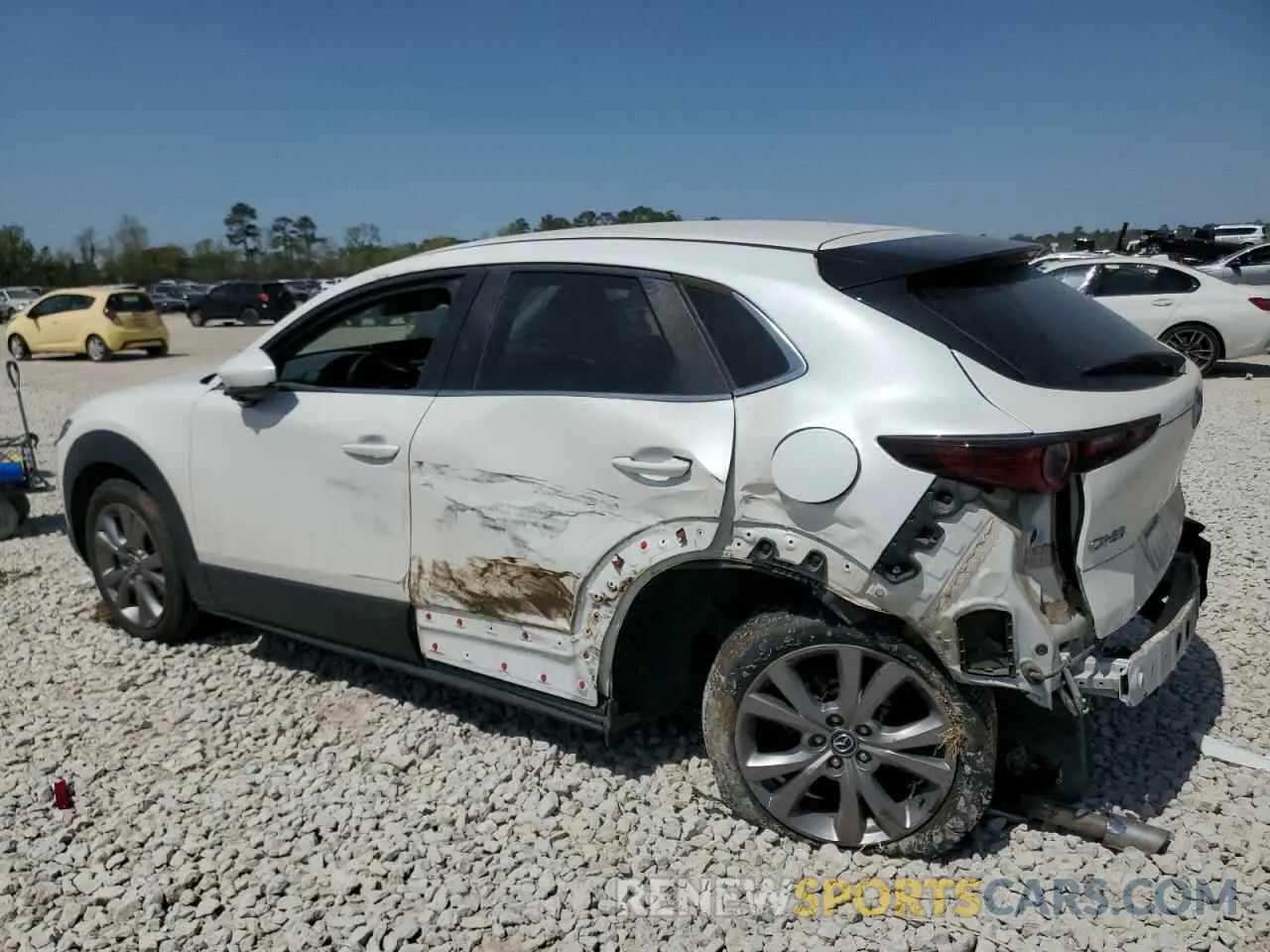 2 Photograph of a damaged car 3MVDMACL6LM139339 MAZDA CX30 2020