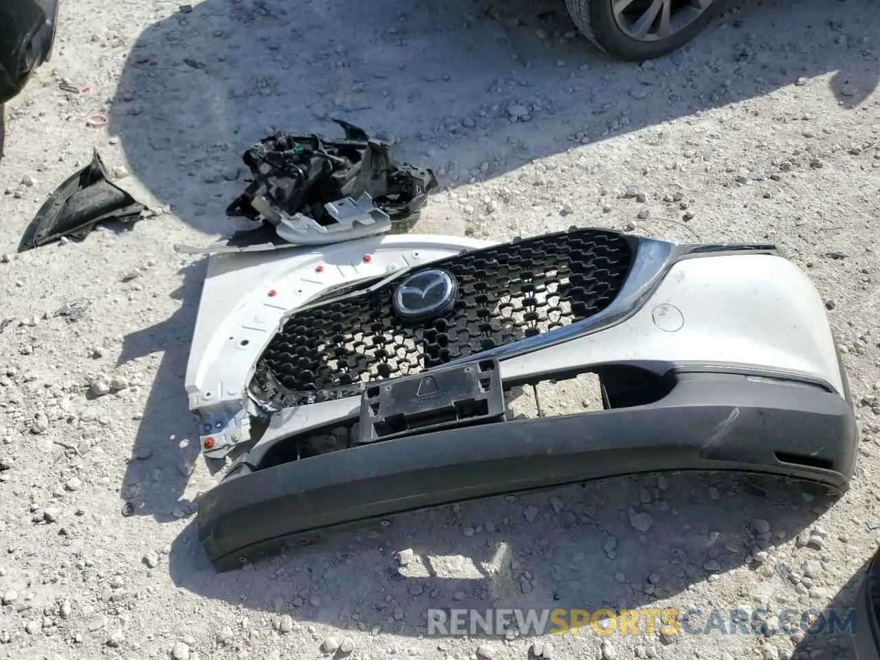 13 Photograph of a damaged car 3MVDMACLXLM115495 MAZDA CX30 2020