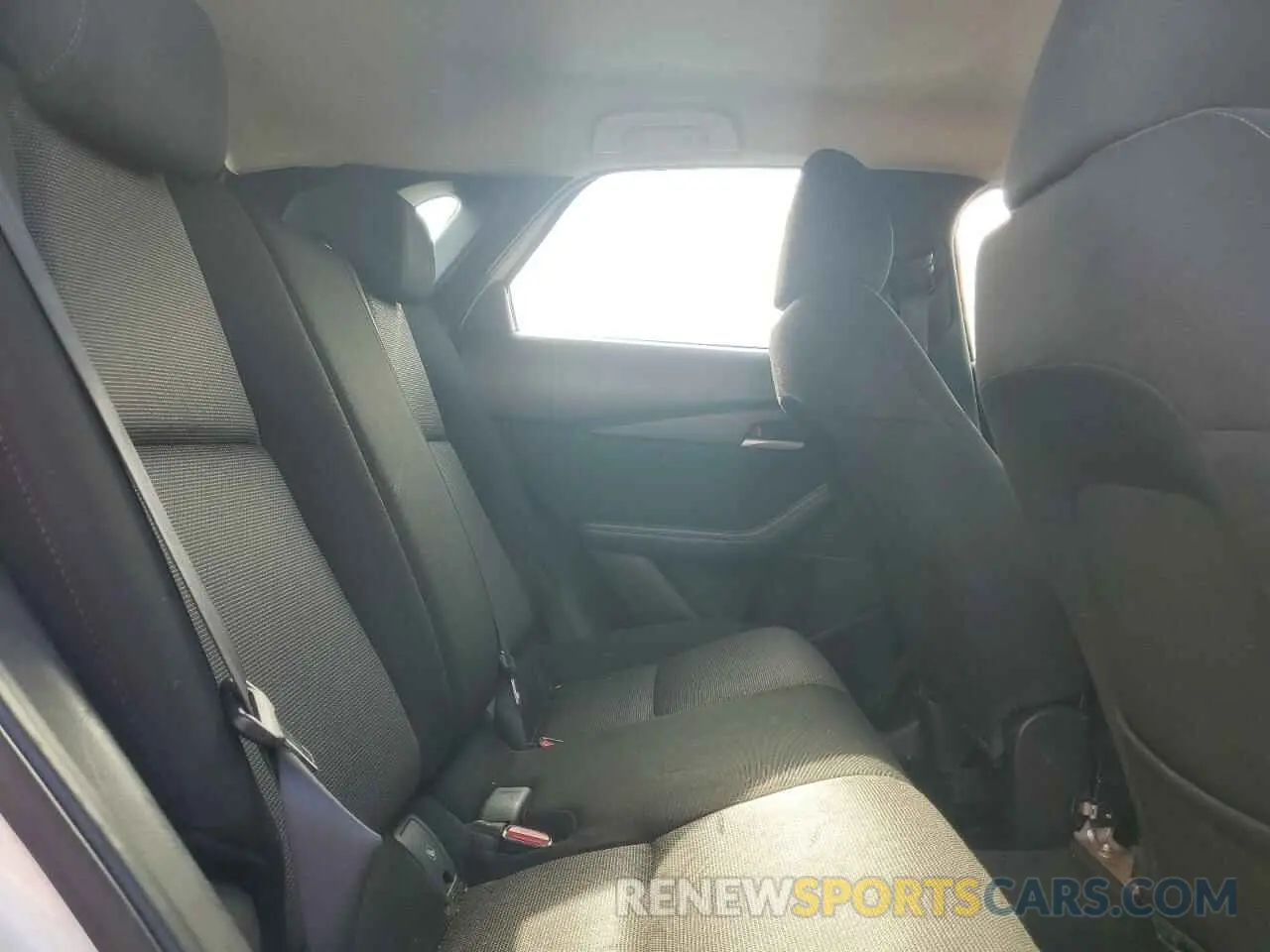10 Photograph of a damaged car 3MVDMBBL7LM121035 MAZDA CX30 2020