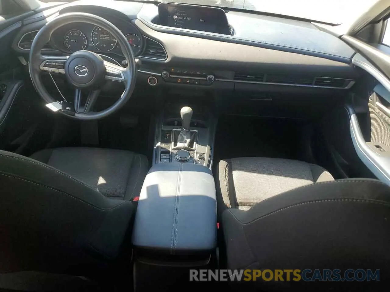 8 Photograph of a damaged car 3MVDMBBLXLM103452 MAZDA CX30 2020