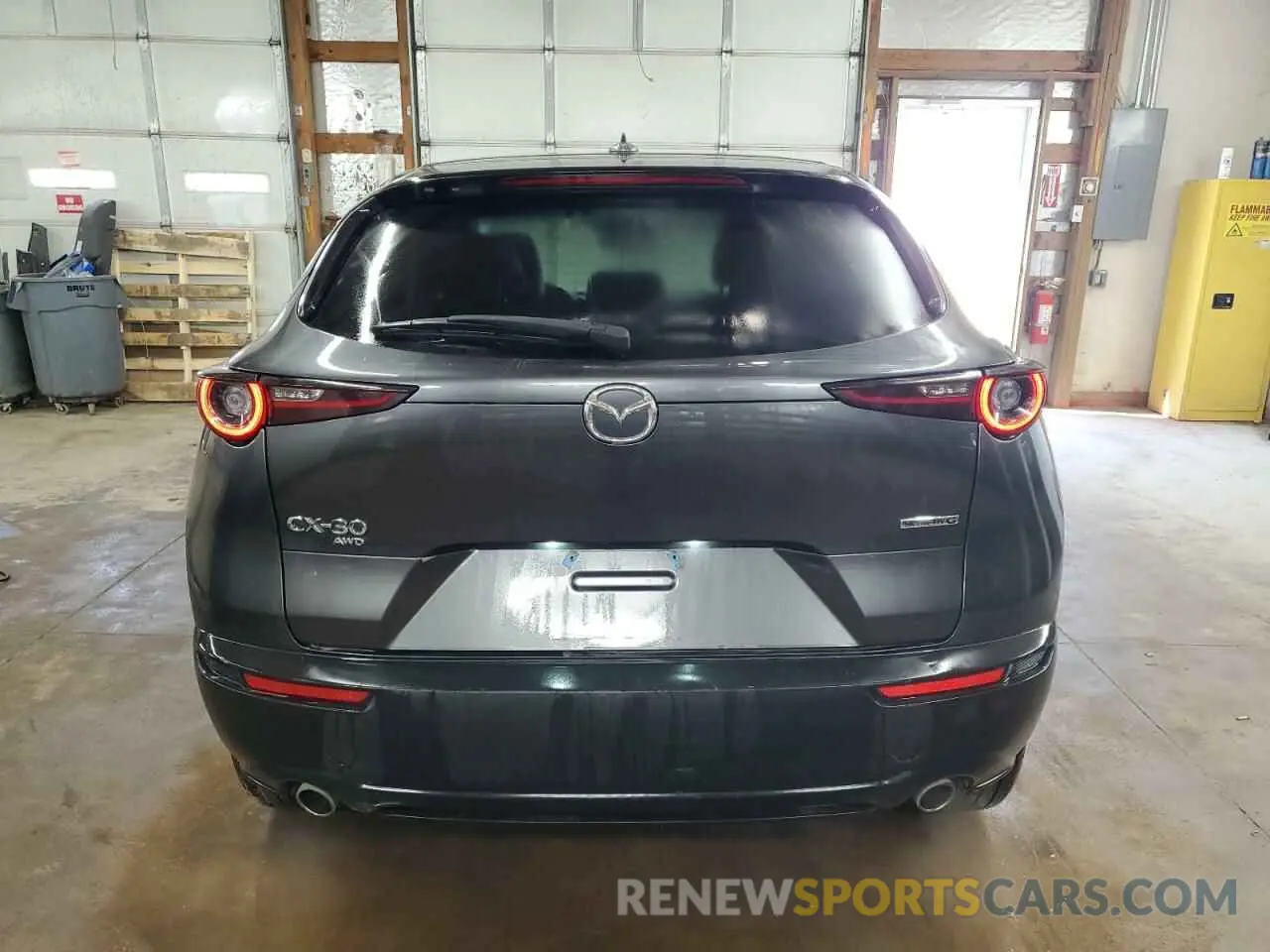 6 Photograph of a damaged car 3MVDMBDL3LM104682 MAZDA CX30 2020