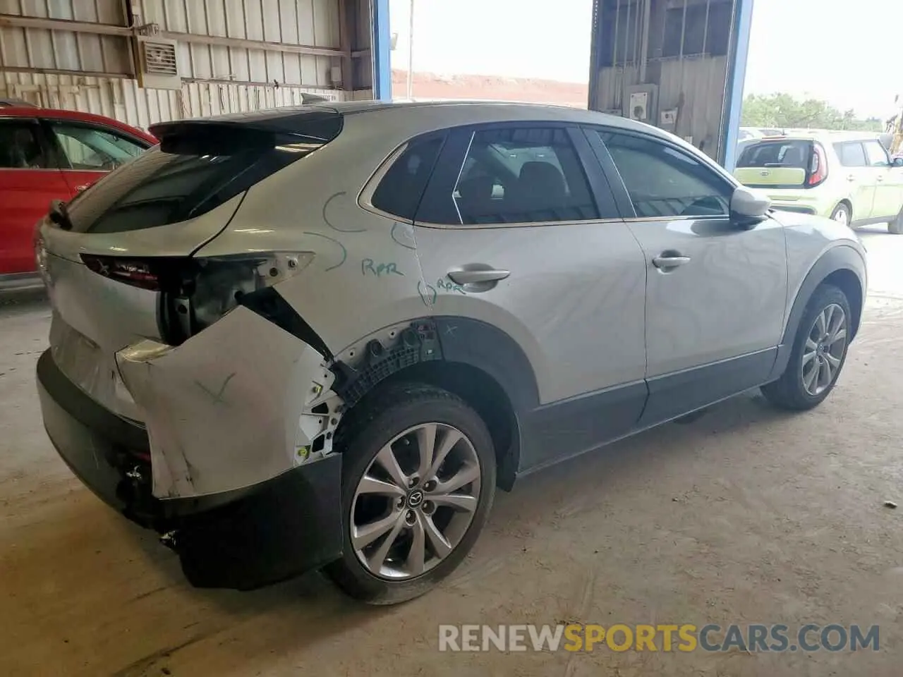 3 Photograph of a damaged car 3MVDMBDL6LM132055 MAZDA CX30 2020