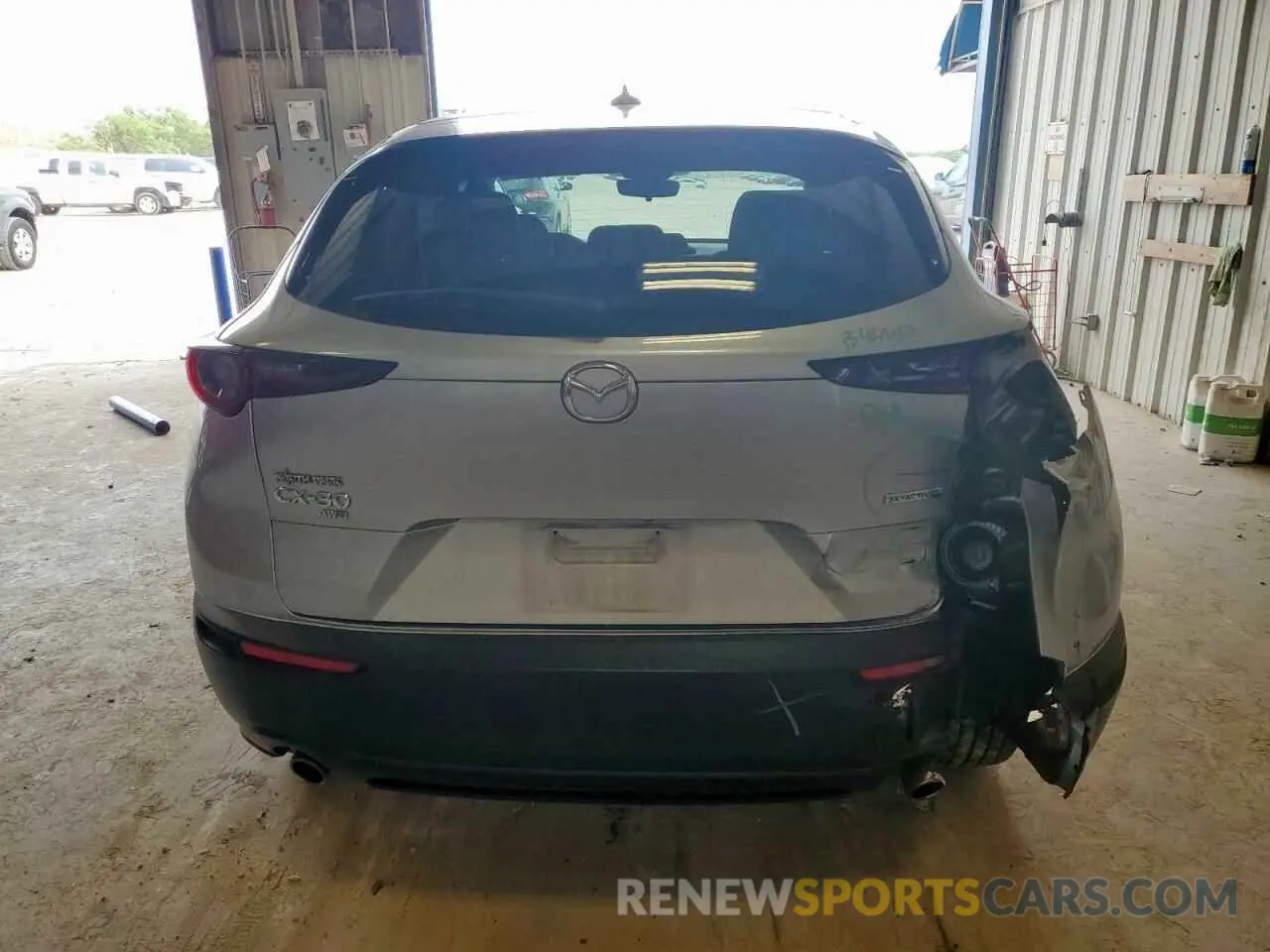 6 Photograph of a damaged car 3MVDMBDL6LM132055 MAZDA CX30 2020