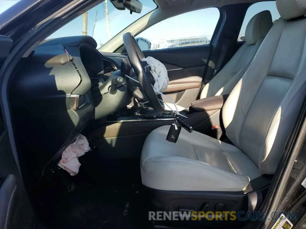 7 Photograph of a damaged car 3MVDMBEM3LM126527 MAZDA CX30 2020