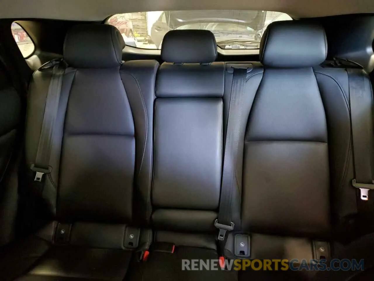 10 Photograph of a damaged car 3MVDMBEM4LM127105 MAZDA CX30 2020