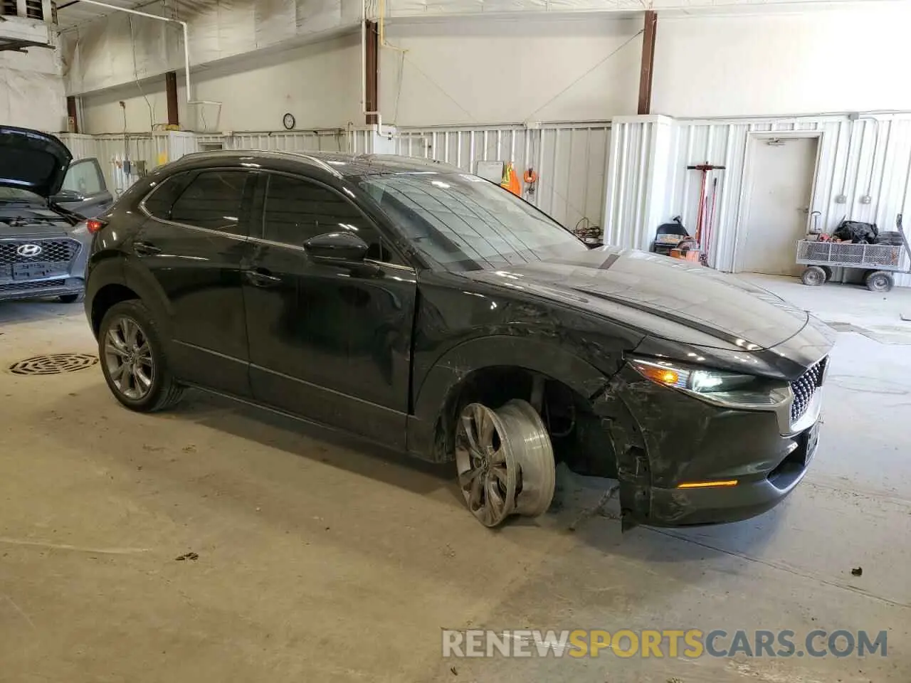 4 Photograph of a damaged car 3MVDMBEM4LM127105 MAZDA CX30 2020