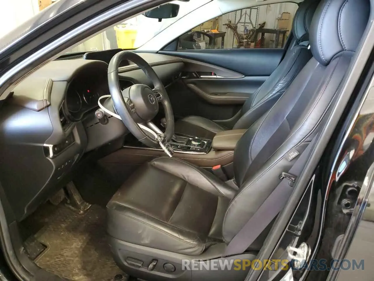 7 Photograph of a damaged car 3MVDMBEM4LM127105 MAZDA CX30 2020