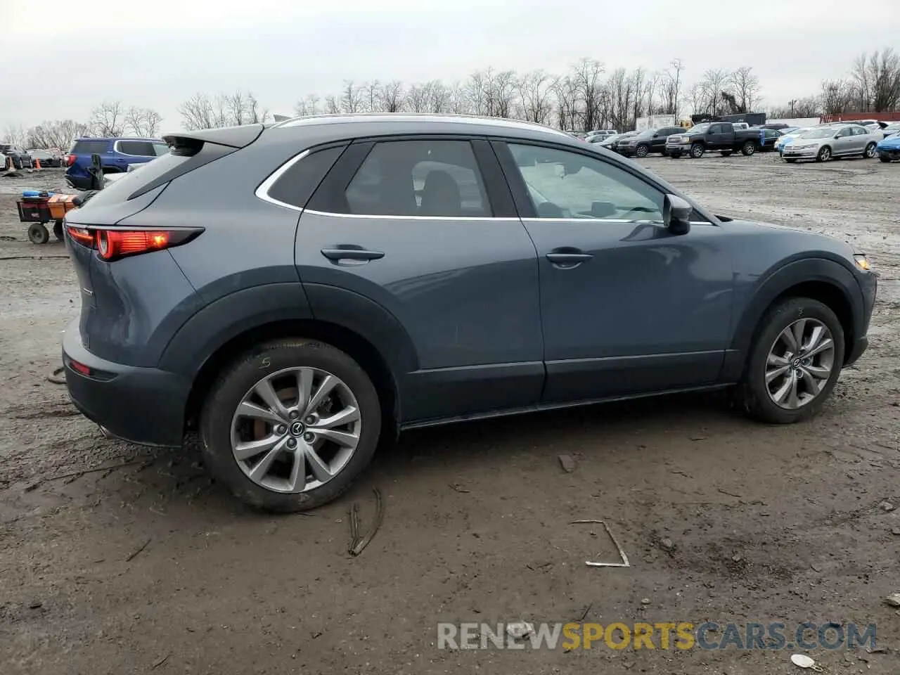 3 Photograph of a damaged car 3MVDMBEM4LM136726 MAZDA CX30 2020