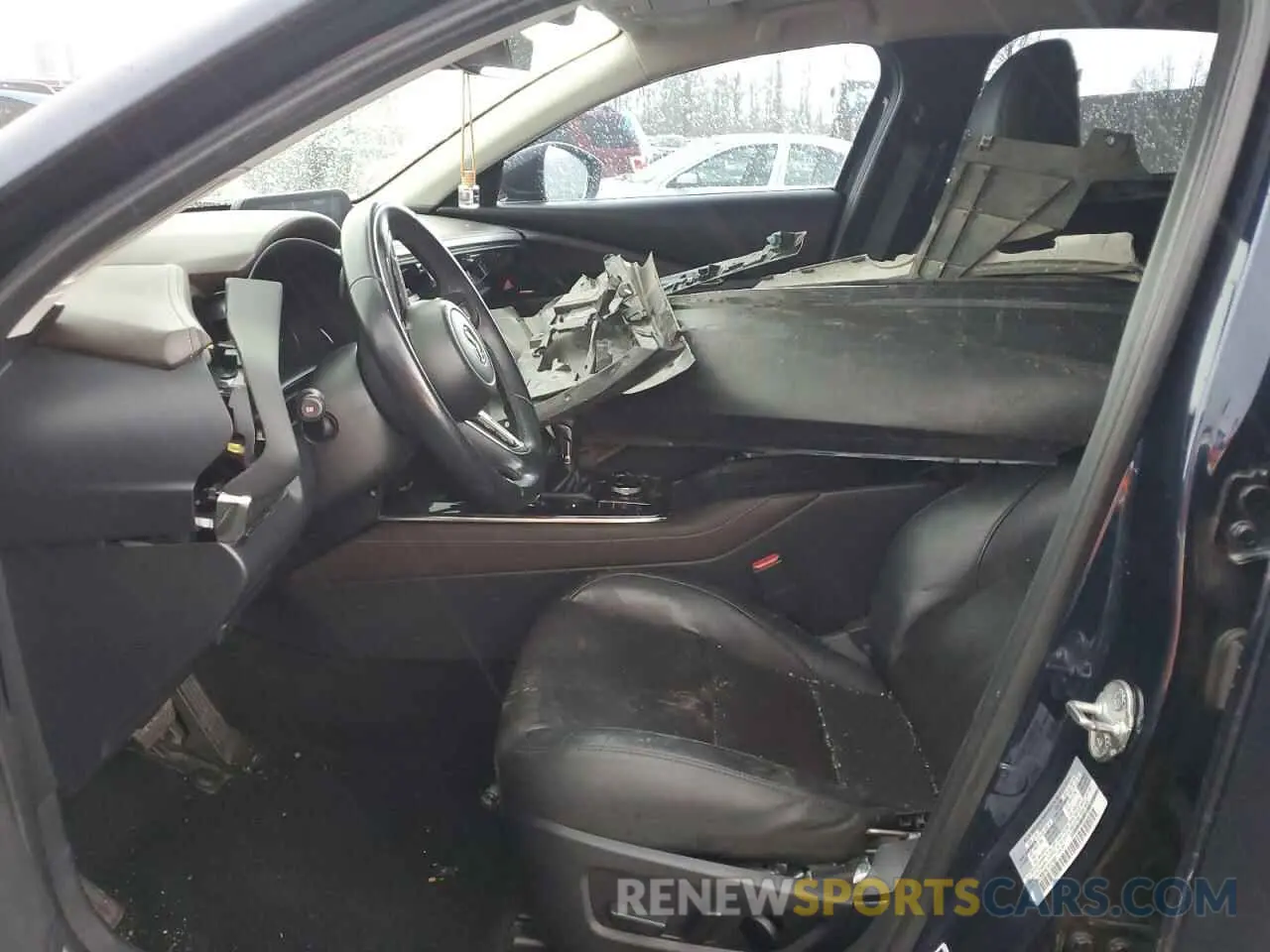 7 Photograph of a damaged car 3MVDMBEM8LM121954 MAZDA CX30 2020