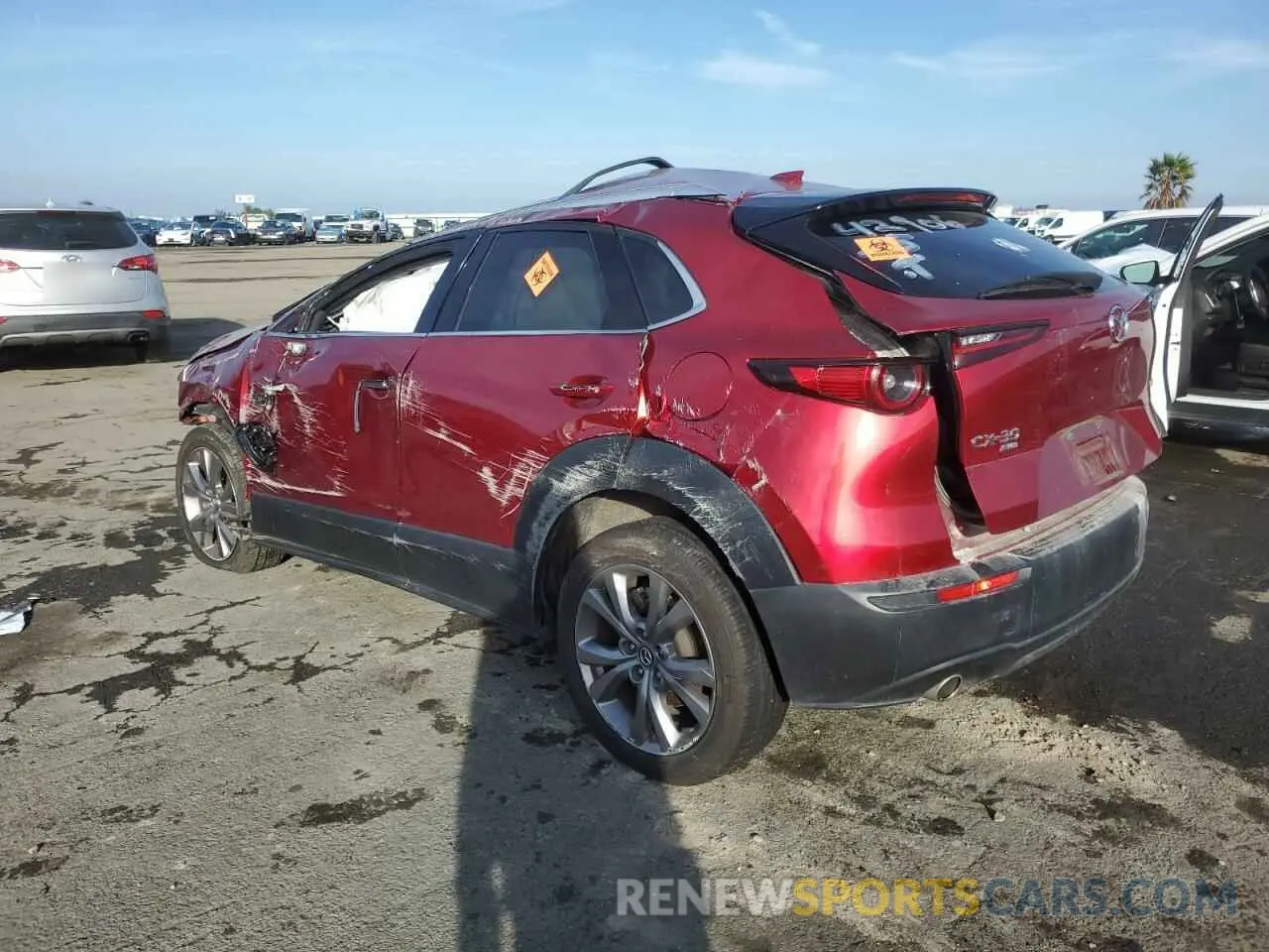 2 Photograph of a damaged car 3MVDMBEM9LM132641 MAZDA CX30 2020