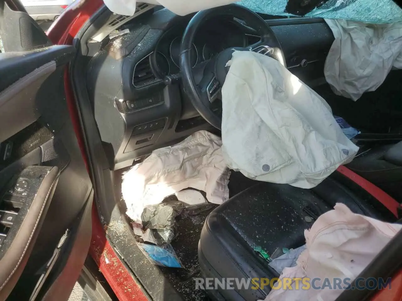 8 Photograph of a damaged car 3MVDMBEM9LM132641 MAZDA CX30 2020