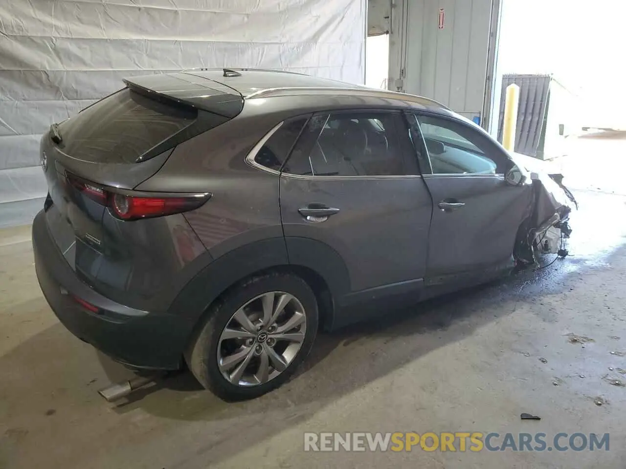 3 Photograph of a damaged car 3MVDMBEM9LM136348 MAZDA CX30 2020