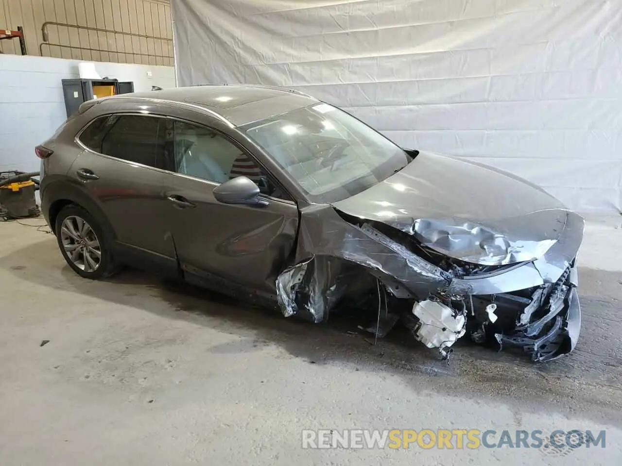 4 Photograph of a damaged car 3MVDMBEM9LM136348 MAZDA CX30 2020